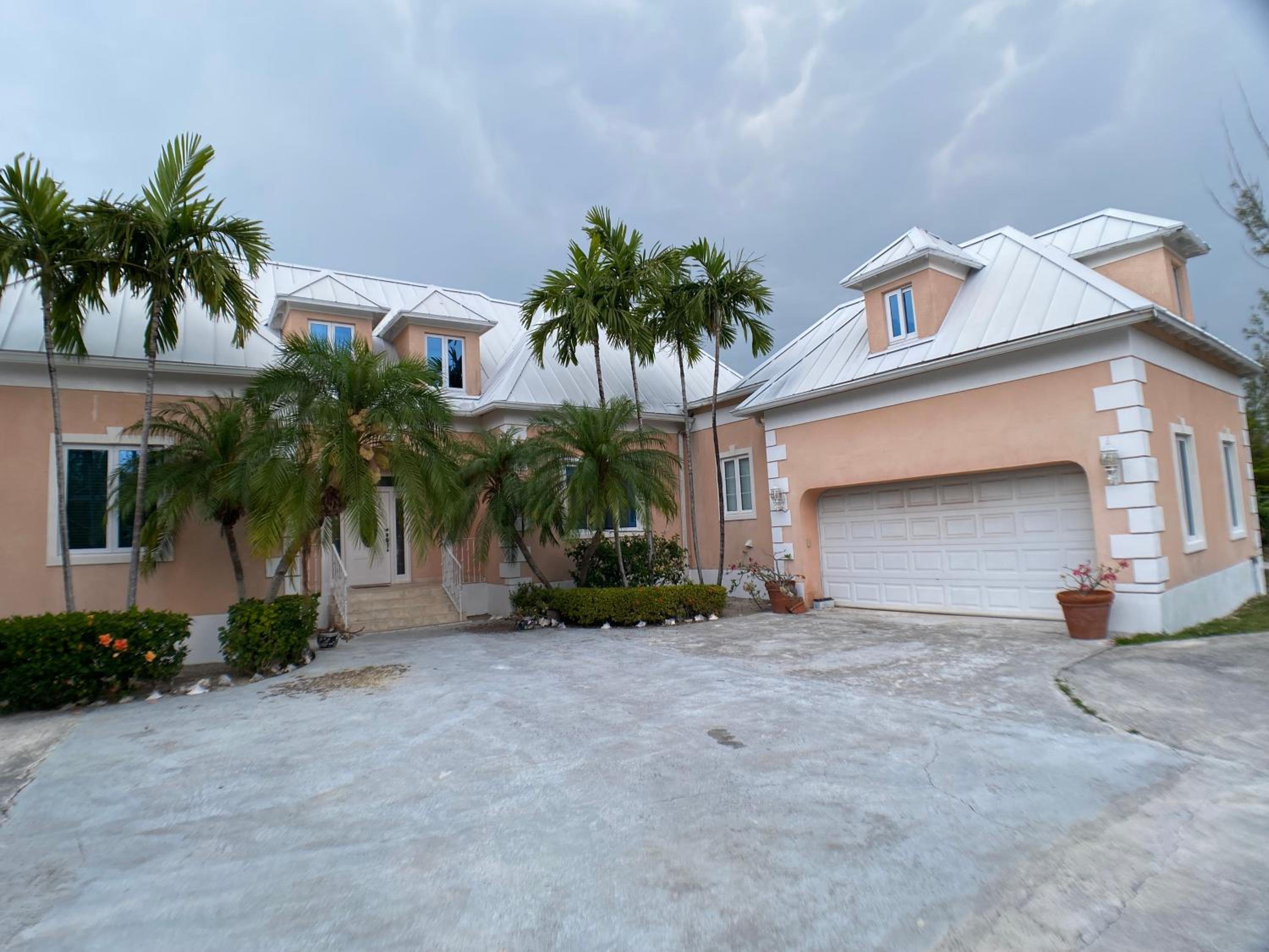 Grand Bahama Island - Freeport Vacations - Pretty Bahama Style Home on Crystal Clear Canal - Property Image 1