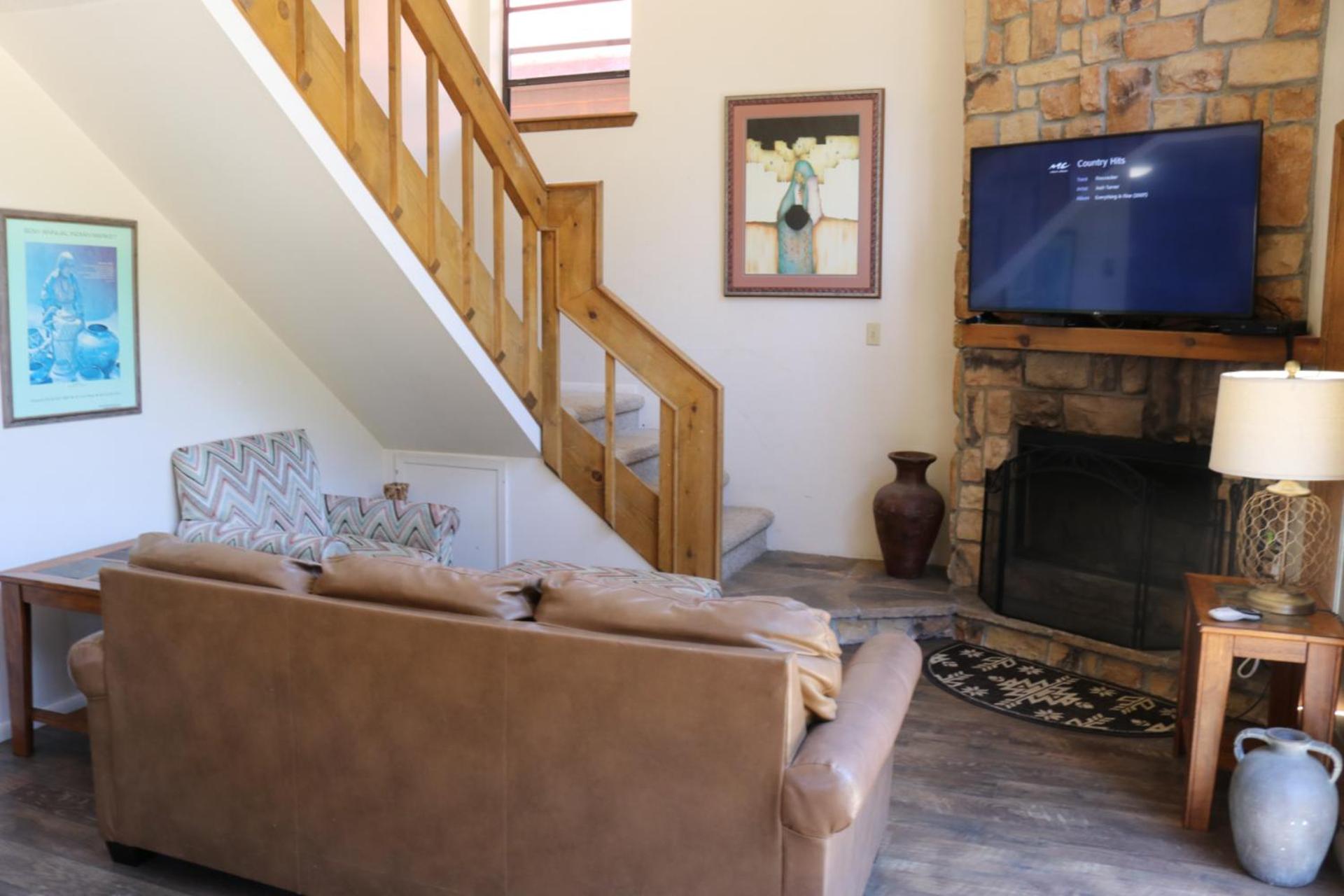 Beaver Lodge on the River - On the River - Near Copper Chair Lift - WiFi - Cable - Walk to Main Street - Grill - Wood Burning Fi view 4