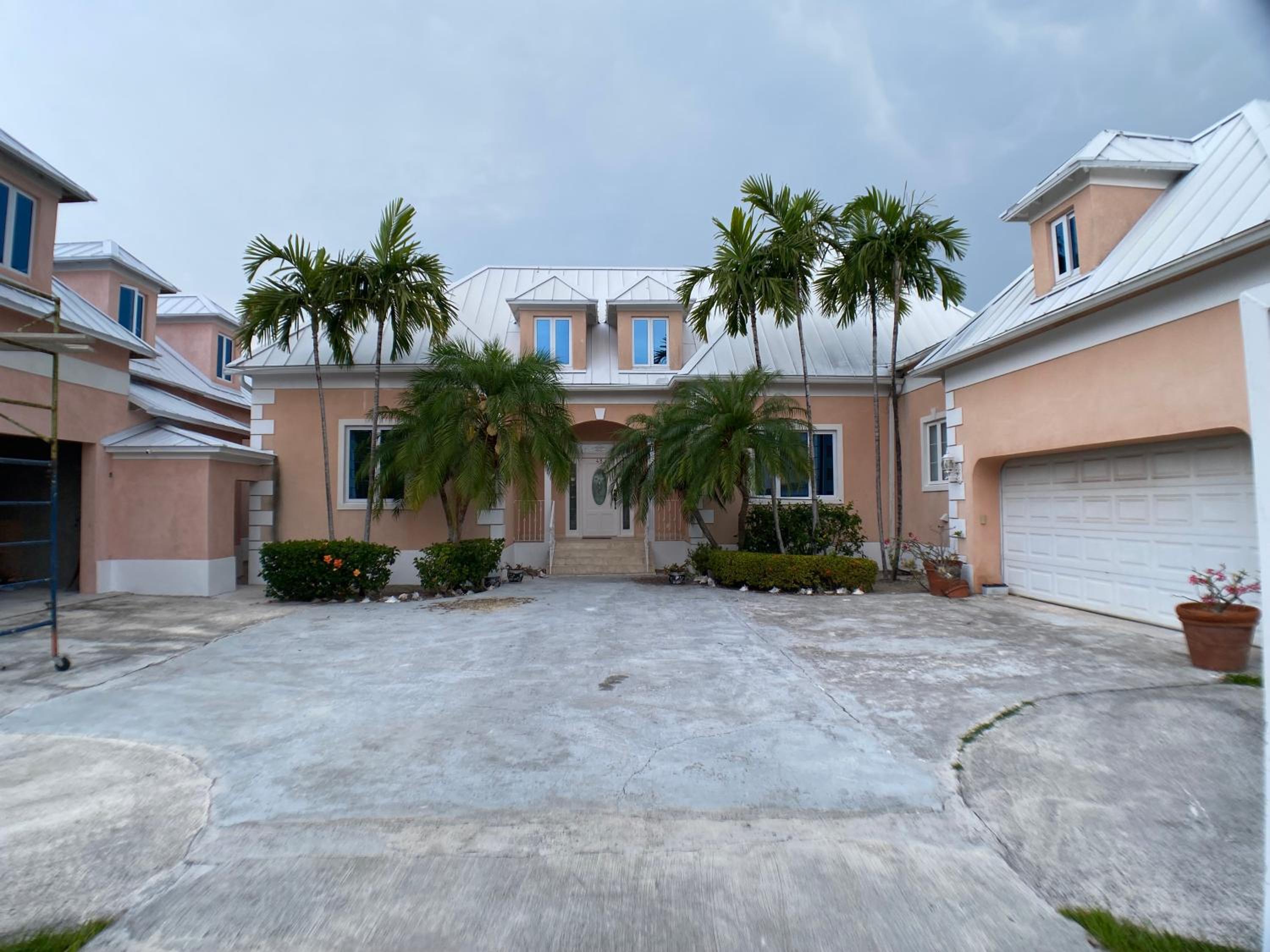 Grand Bahama Island - Freeport Vacations - Pretty Bahama Style Home on Crystal Clear Canal - Property Image 4