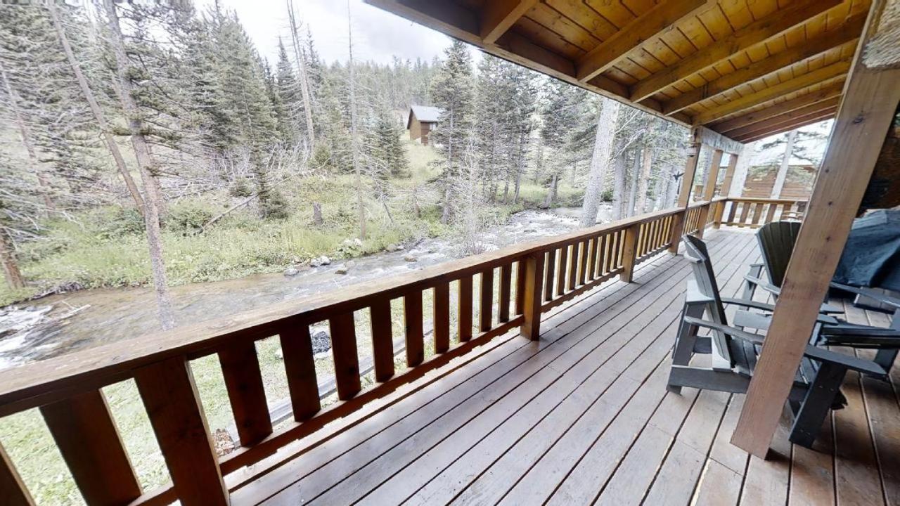 Big Elk Horn Lodge- Pet Friendly - WiFi - On the River - Fireplace - Game Room view 2