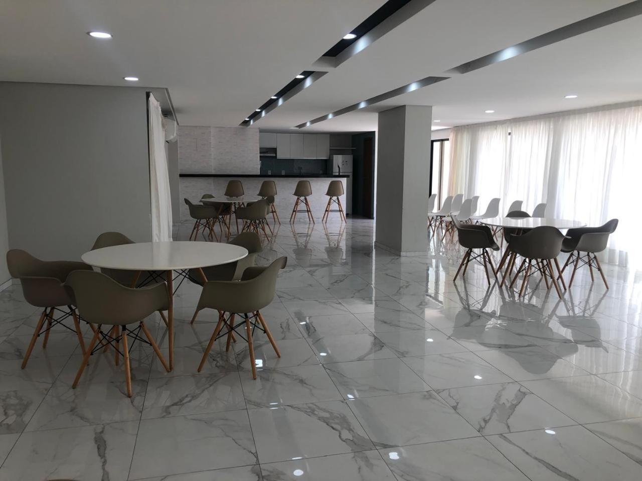 Luxor Double Aluguel por Temporada com Varanda Gourmet contendo churrasqueira e frigobar, Vista panorâmica da Ponta Verde! 2 quartos com split, 2 banheiros
