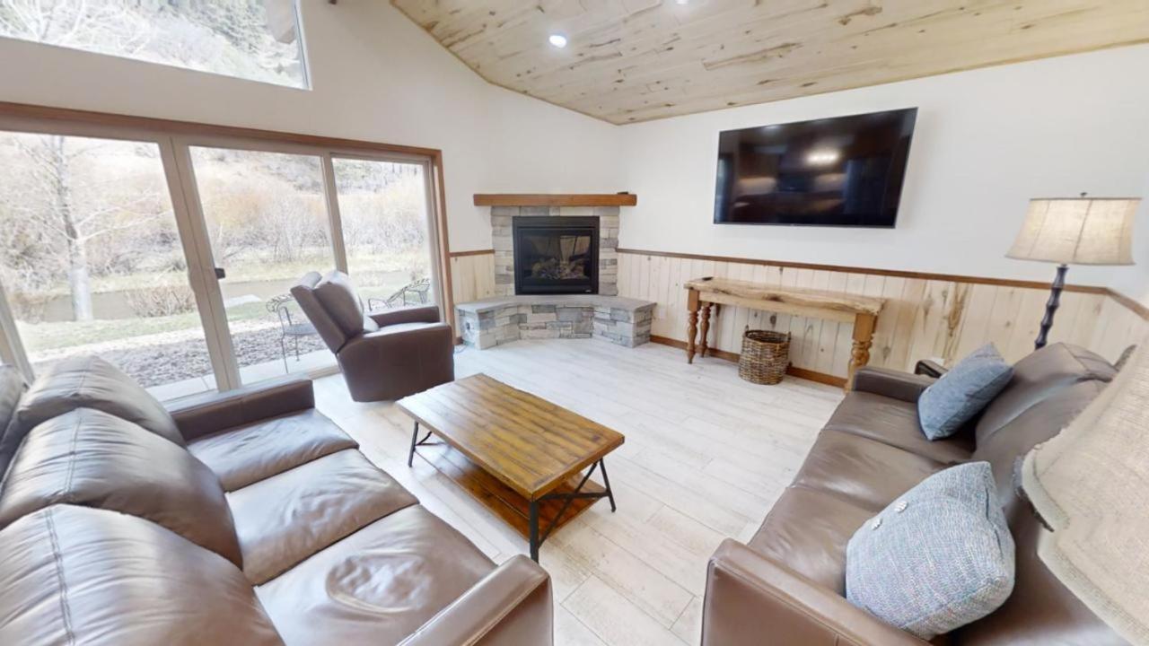 Blue Heaven - On the River - Fireplace - WiFi - Washer - Dryer view 3