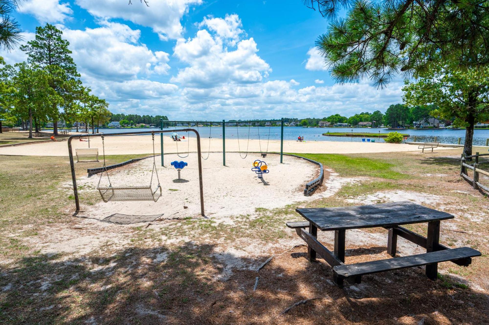Sanford Vacations - WaterEdge Lake House - Property Image 72