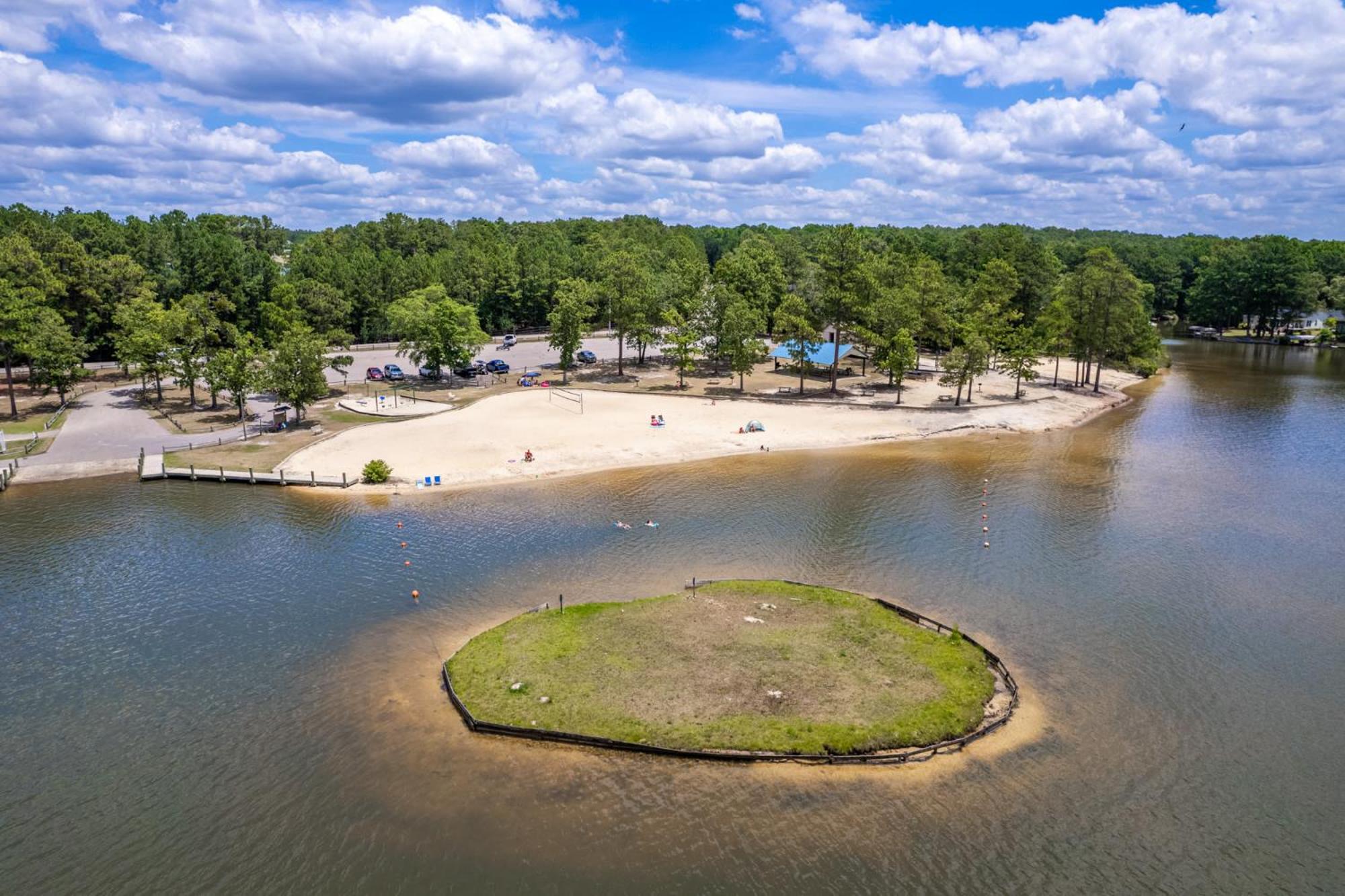 Sanford Vacations - WaterEdge Lake House - Property Image 69