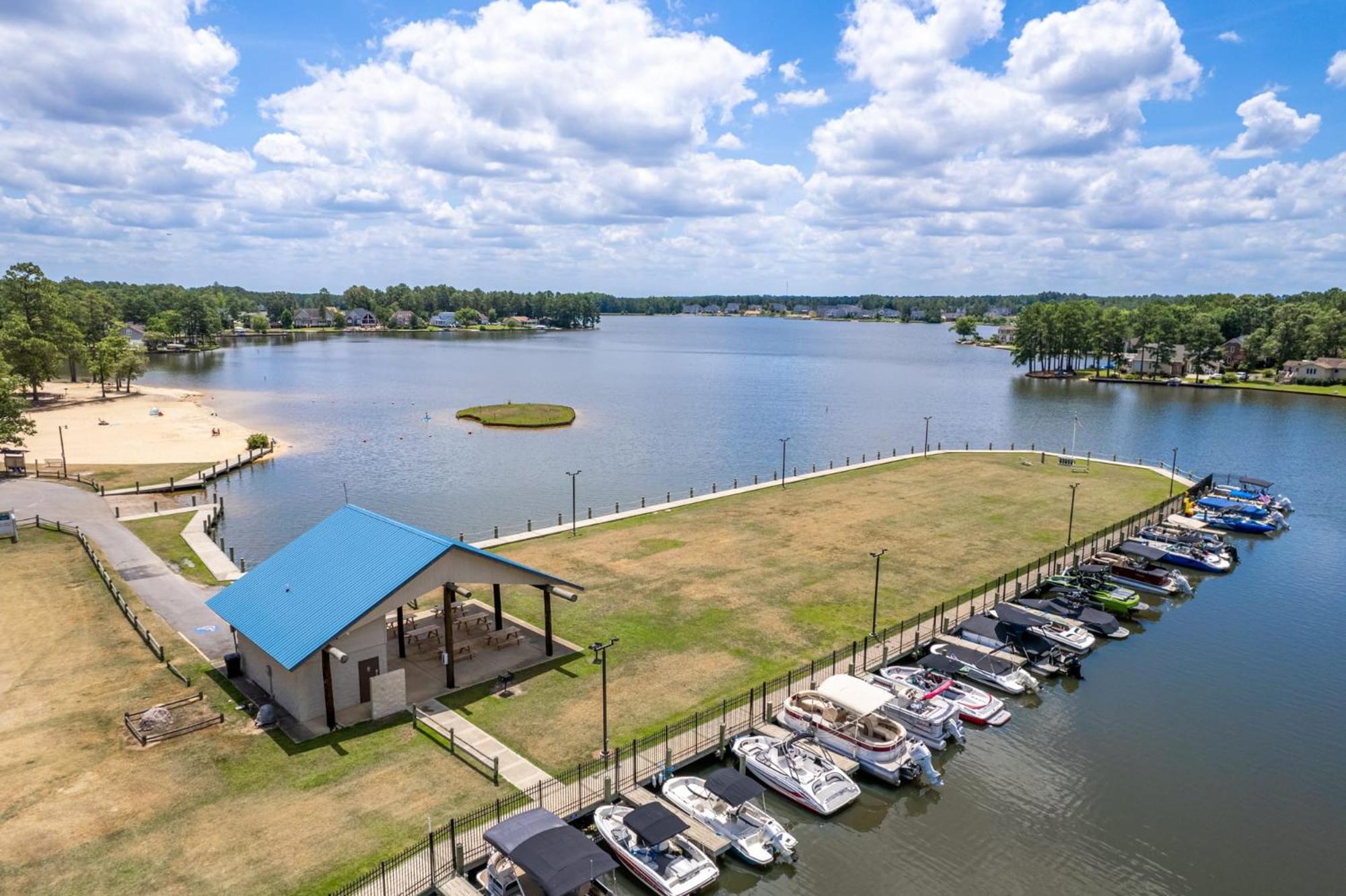 Sanford Vacations - WaterEdge Lake House - Property Image 68
