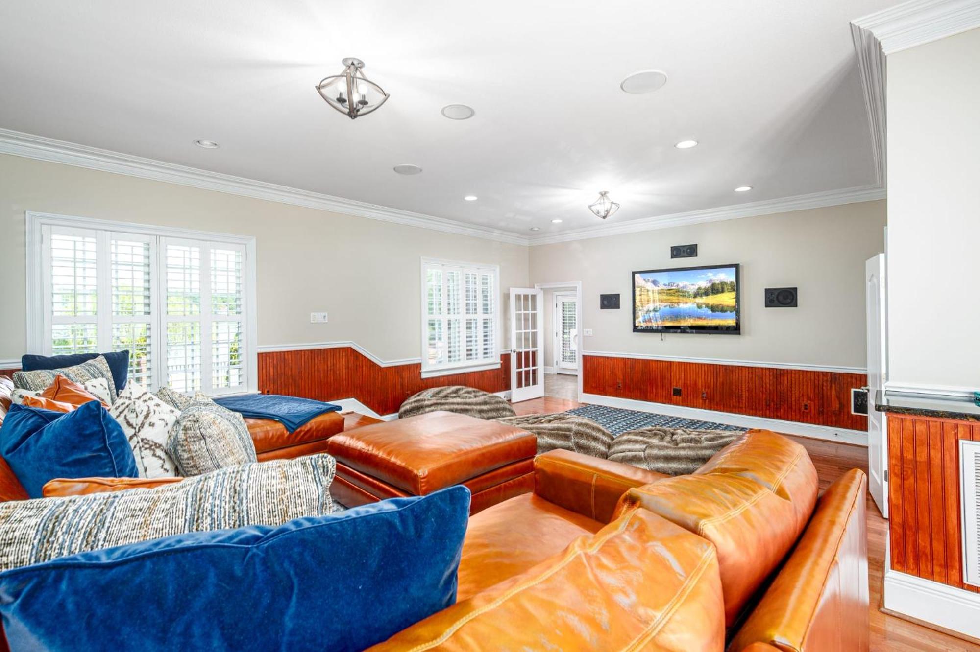 Sanford Vacations - WaterEdge Lake House - Property Image 20