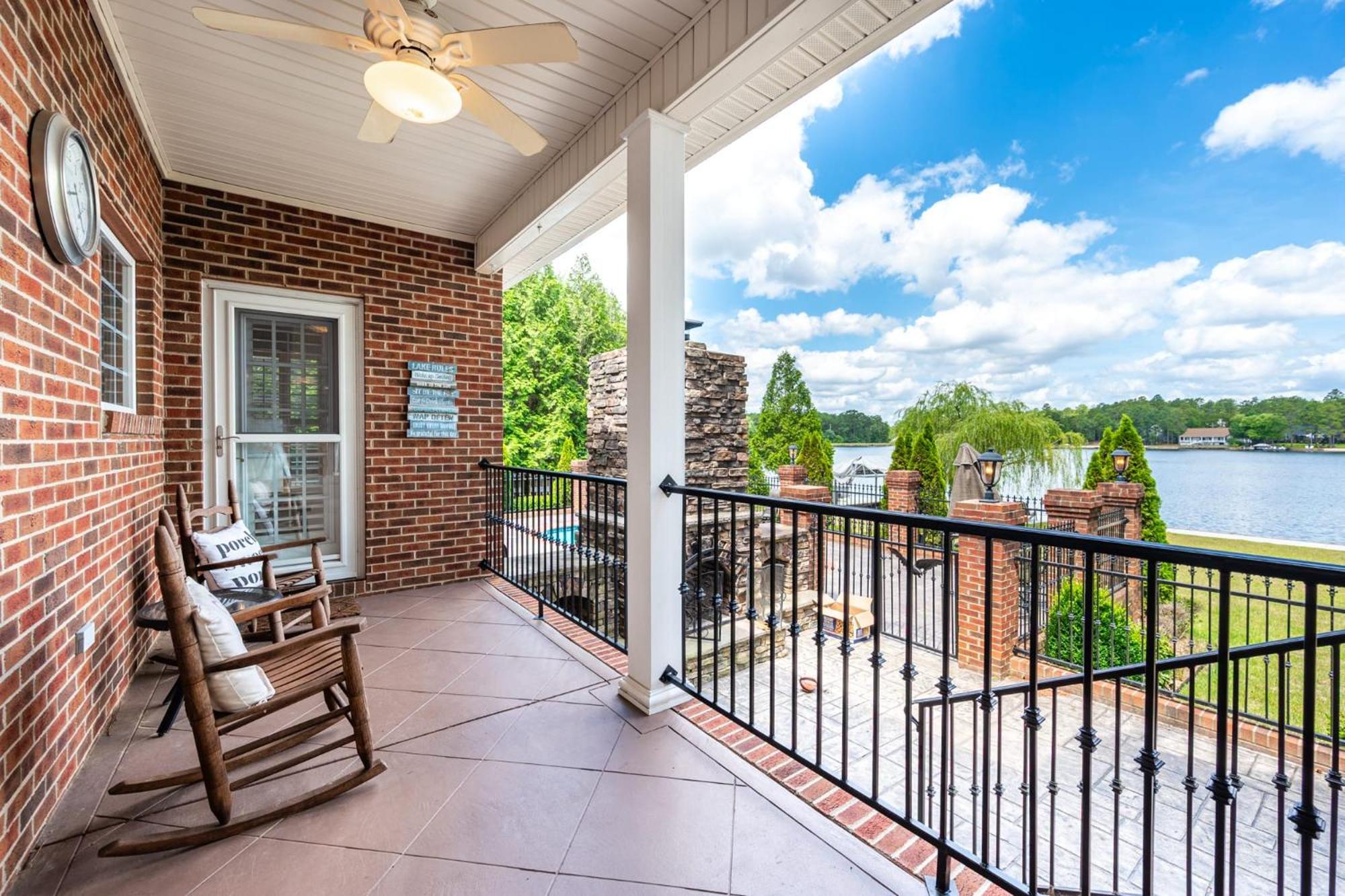 Sanford Vacations - WaterEdge Lake House - Property Image 39
