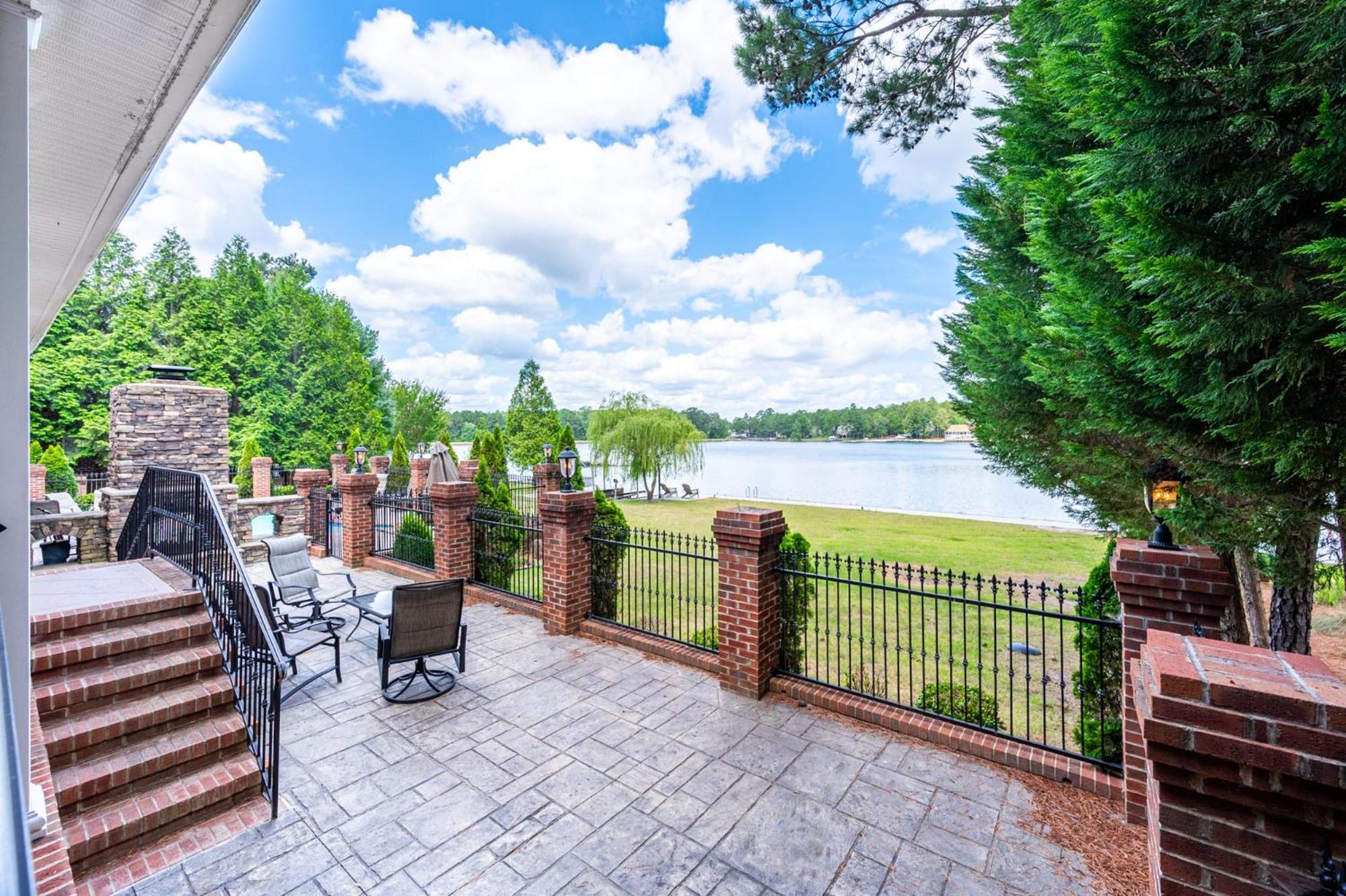 Sanford Vacations - WaterEdge Lake House - Property Image 35