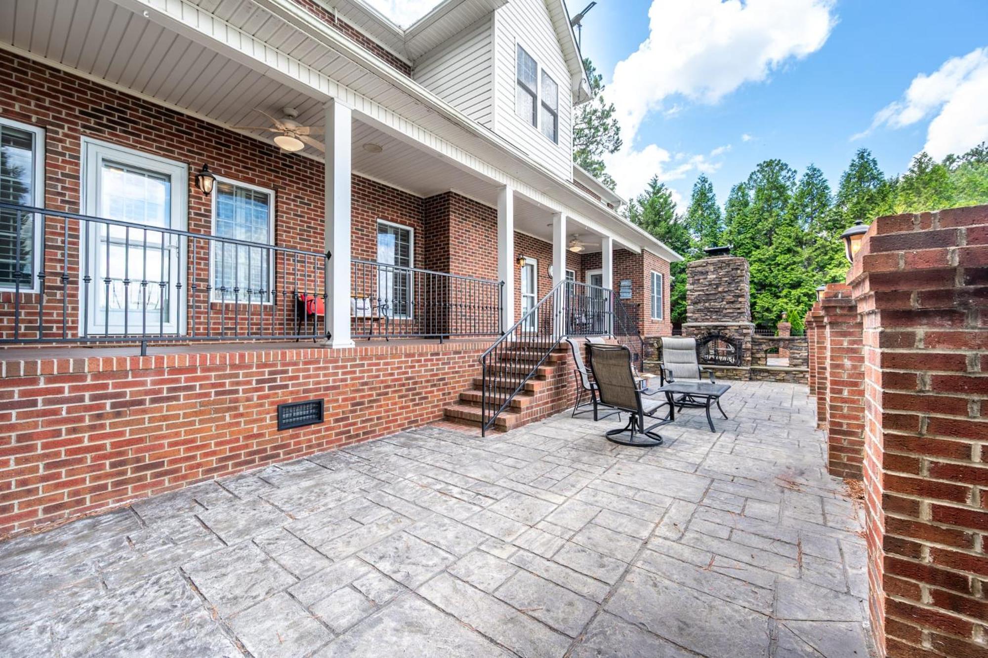Sanford Vacations - WaterEdge Lake House - Property Image 24