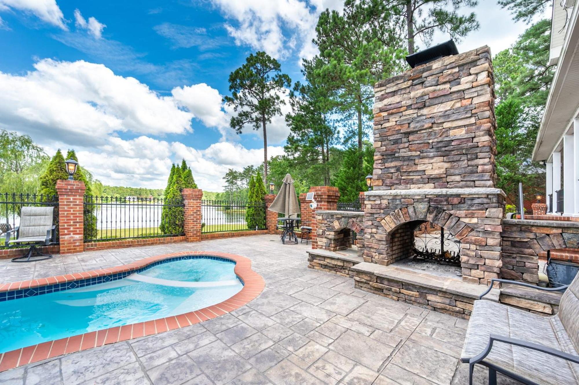Sanford Vacations - WaterEdge Lake House - Property Image 32