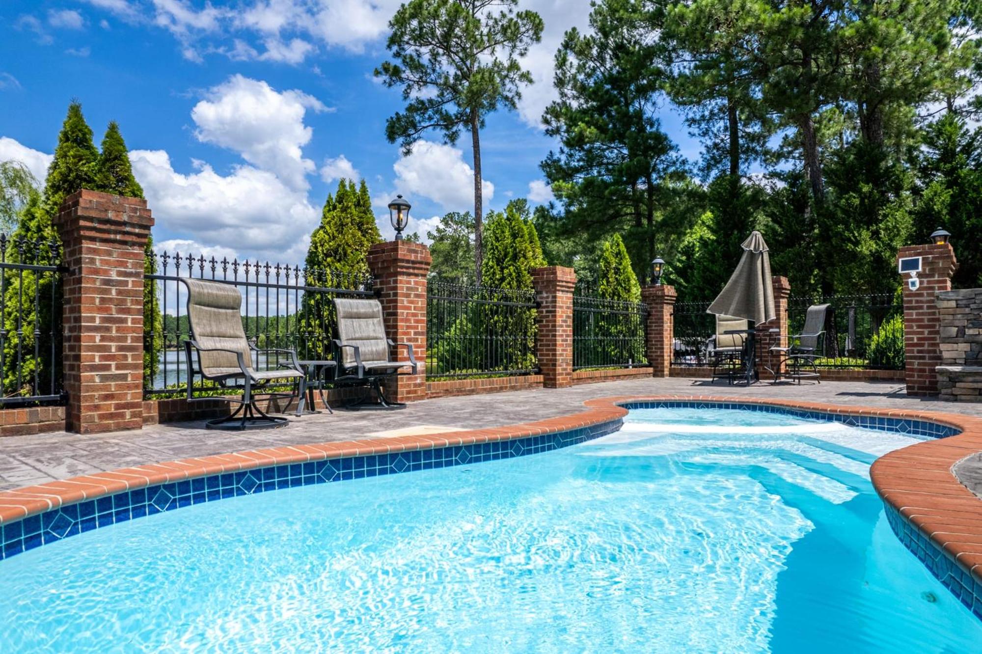 Sanford Vacations - WaterEdge Lake House - Property Image 31