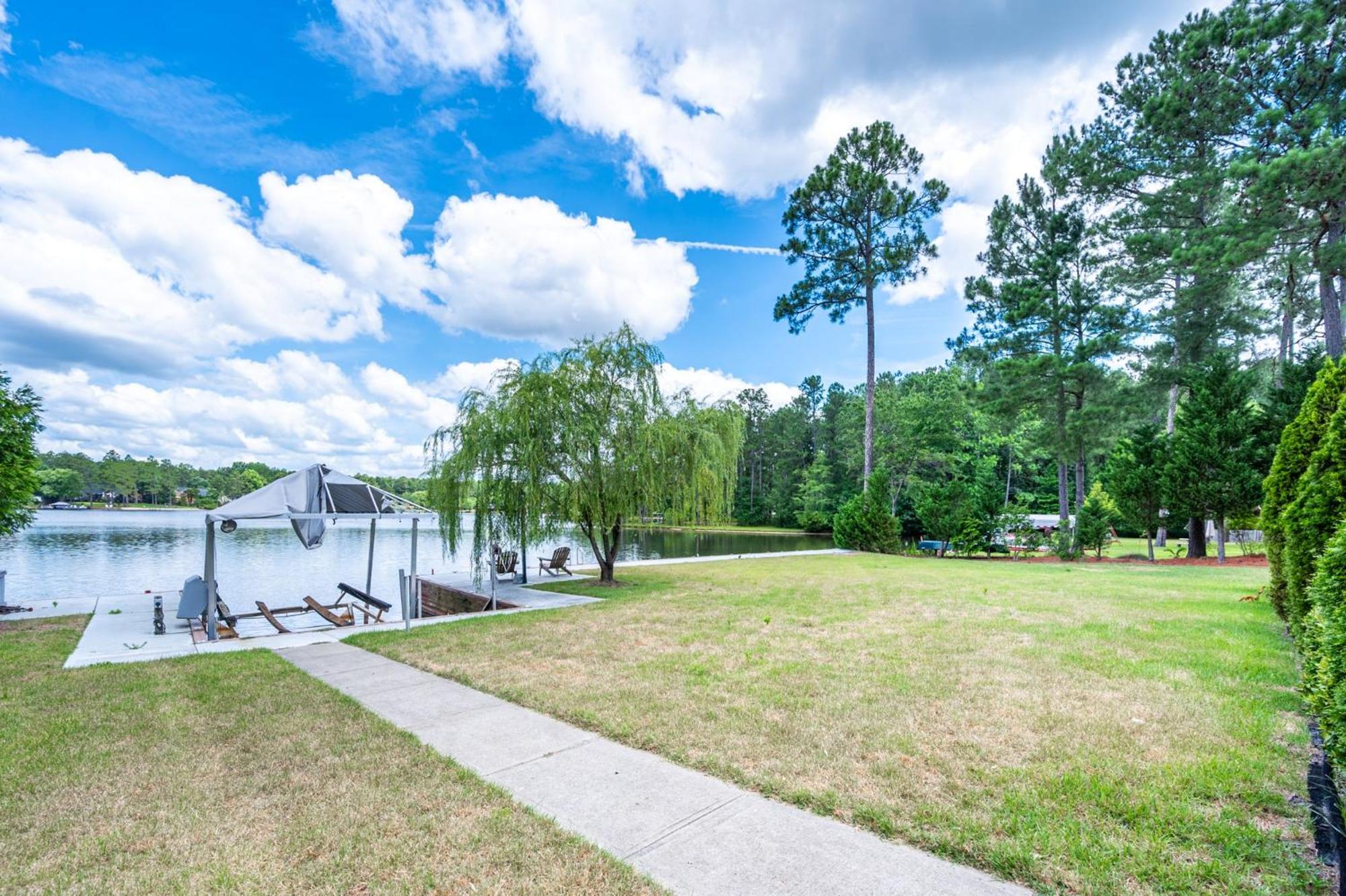 Sanford Vacations - WaterEdge Lake House - Property Image 30
