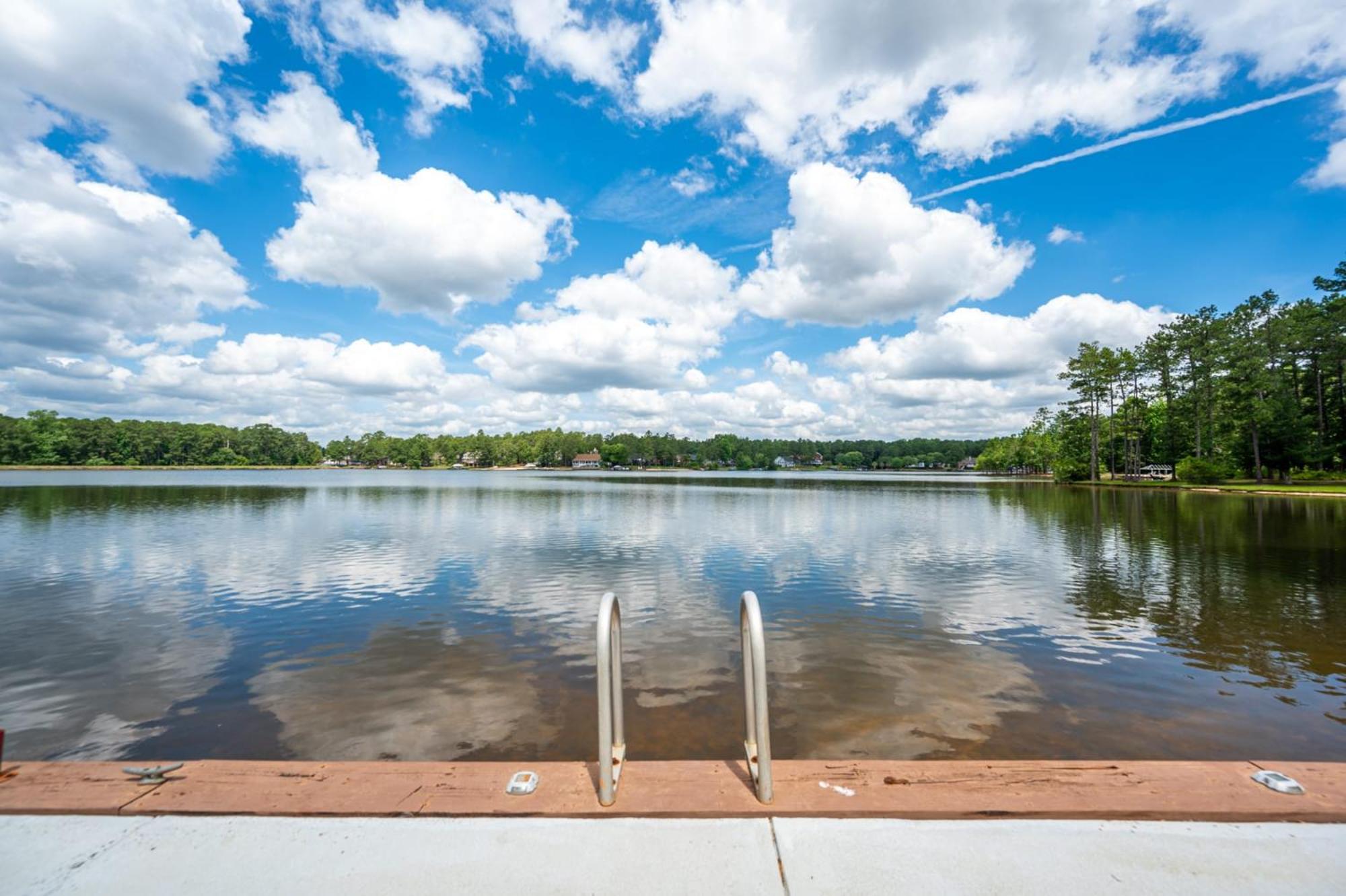 Sanford Vacations - WaterEdge Lake House - Property Image 27