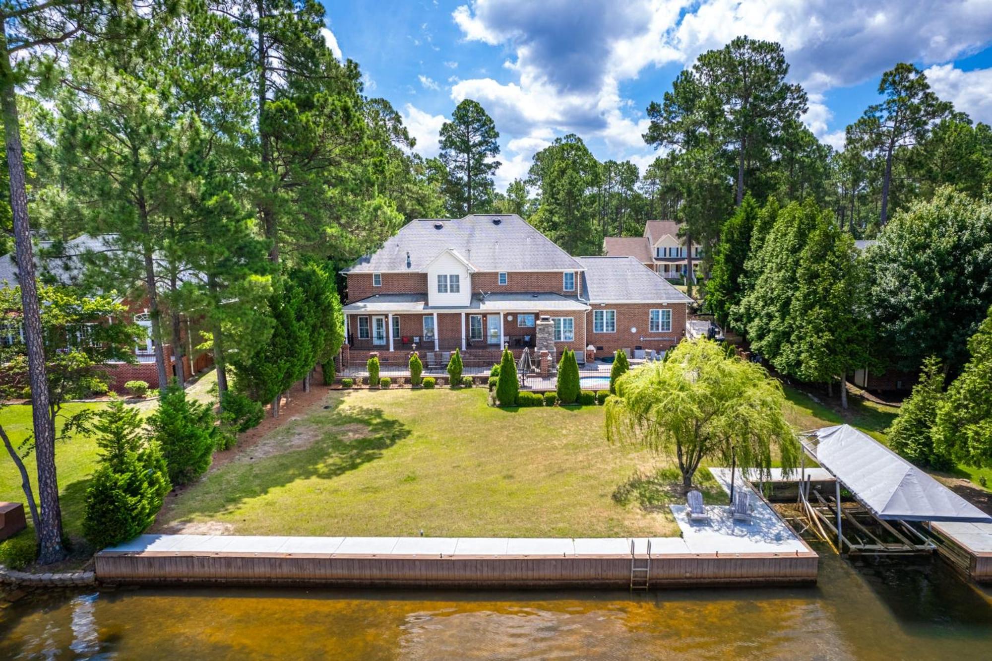 Sanford Vacations - WaterEdge Lake House - Property Image 26