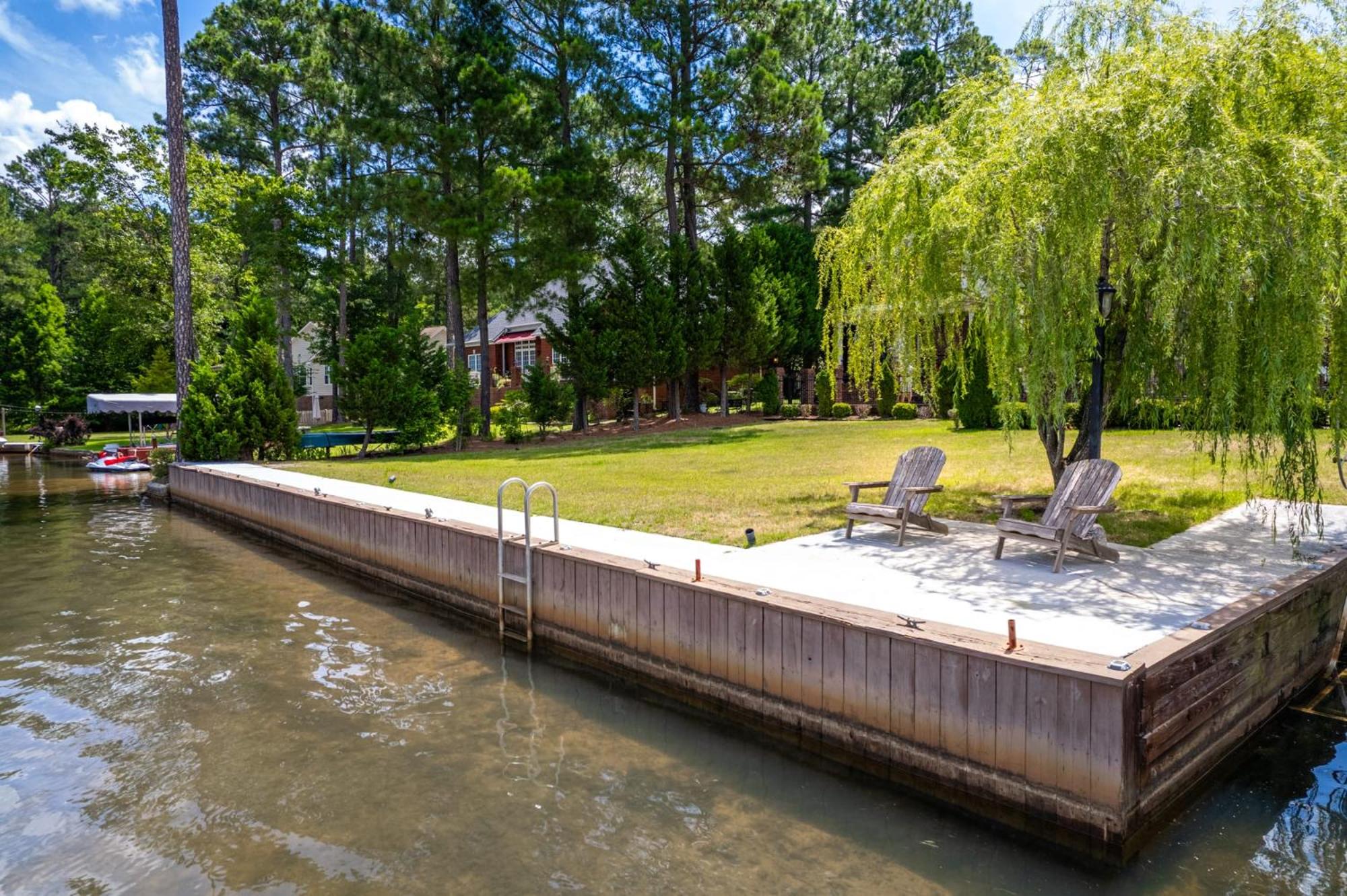 Sanford Vacations - WaterEdge Lake House - Property Image 25