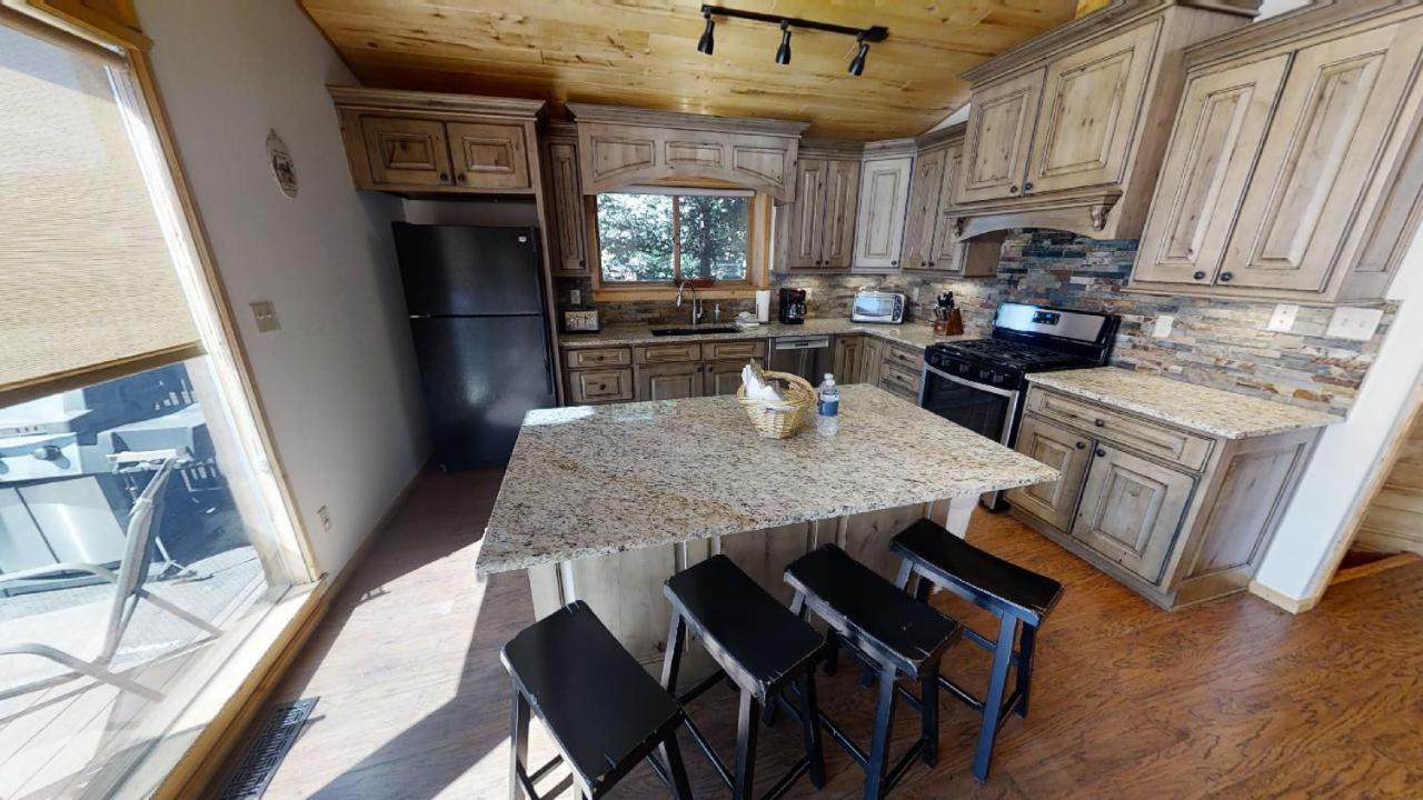 Caribel Trail Lodge - Hot Tub - Grill - Satellite - WiFi - Washer - Dryer - Garage Access view 3