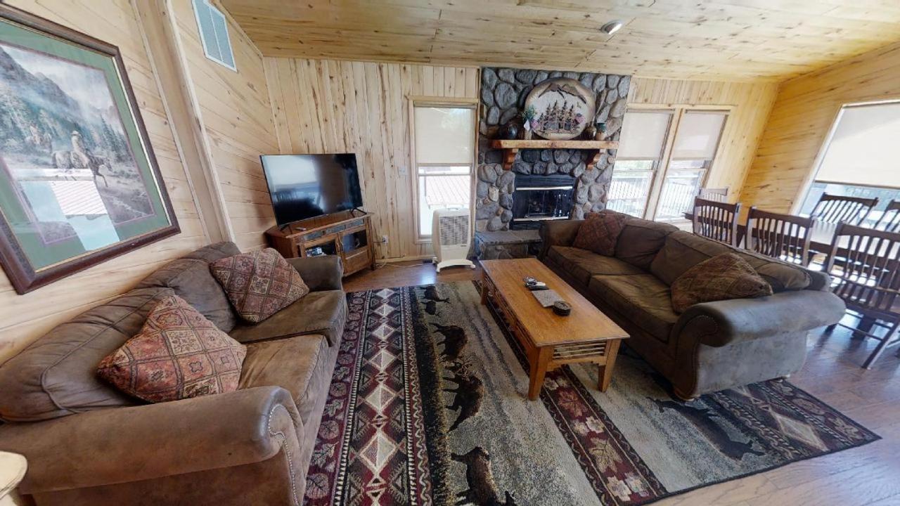 Caribel Trail Lodge - Hot Tub - Grill - Satellite - WiFi - Washer - Dryer - Garage Access view 4