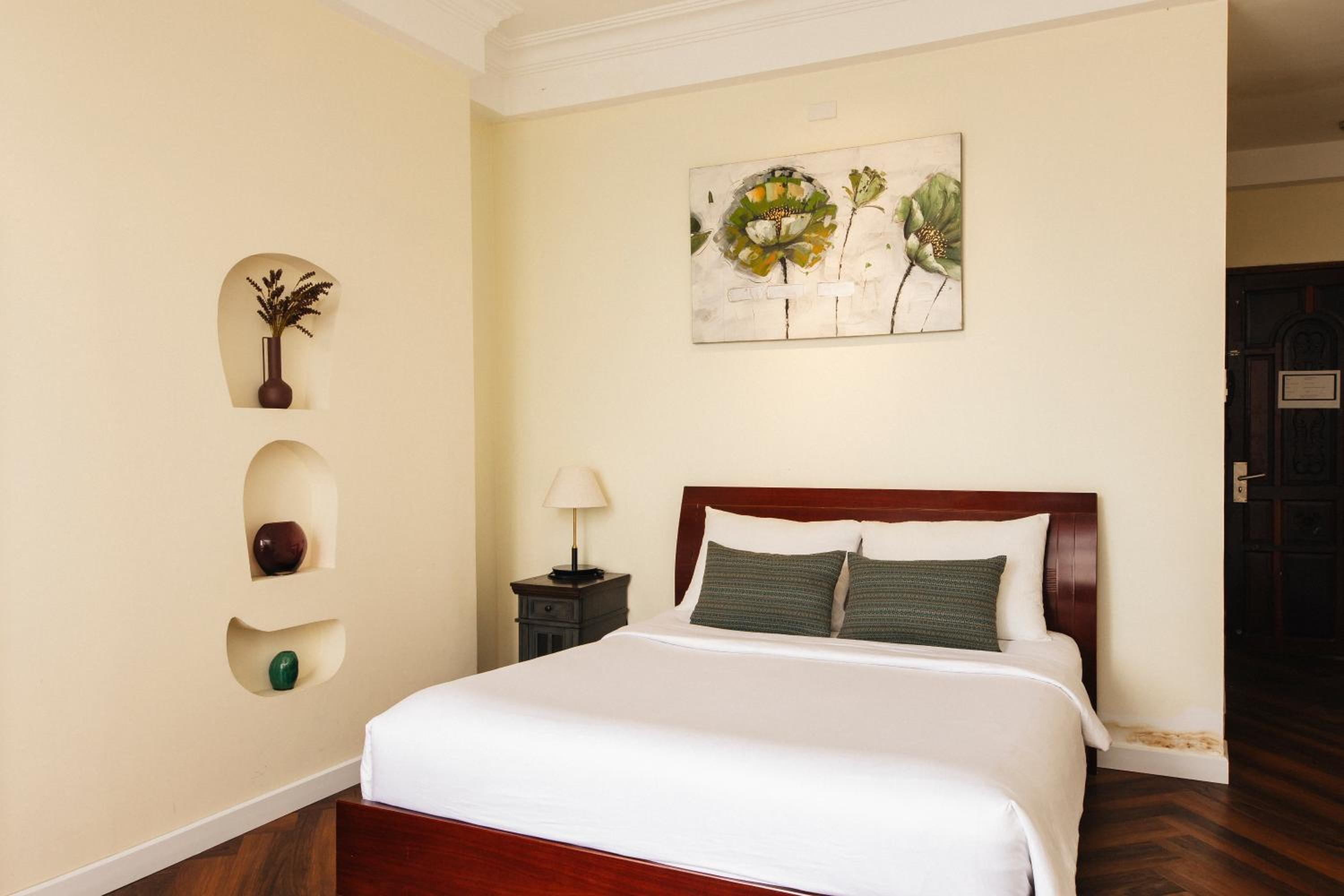 9 Hostel and Suites