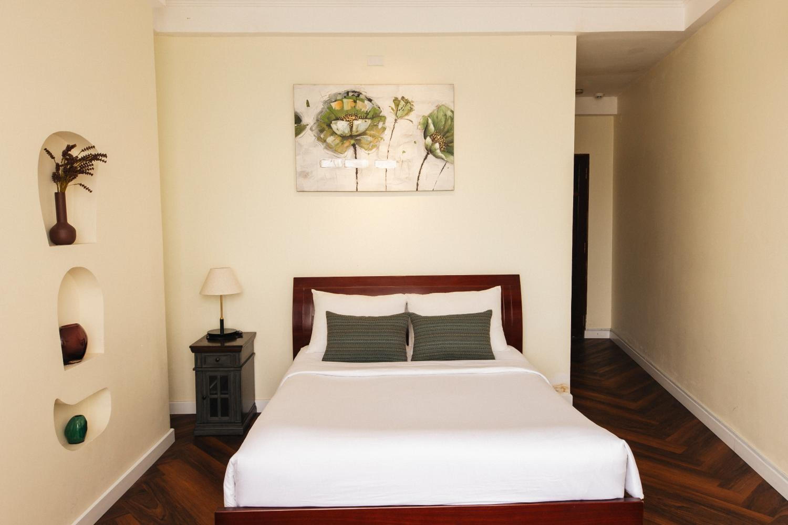 9 Hostel and Suites
