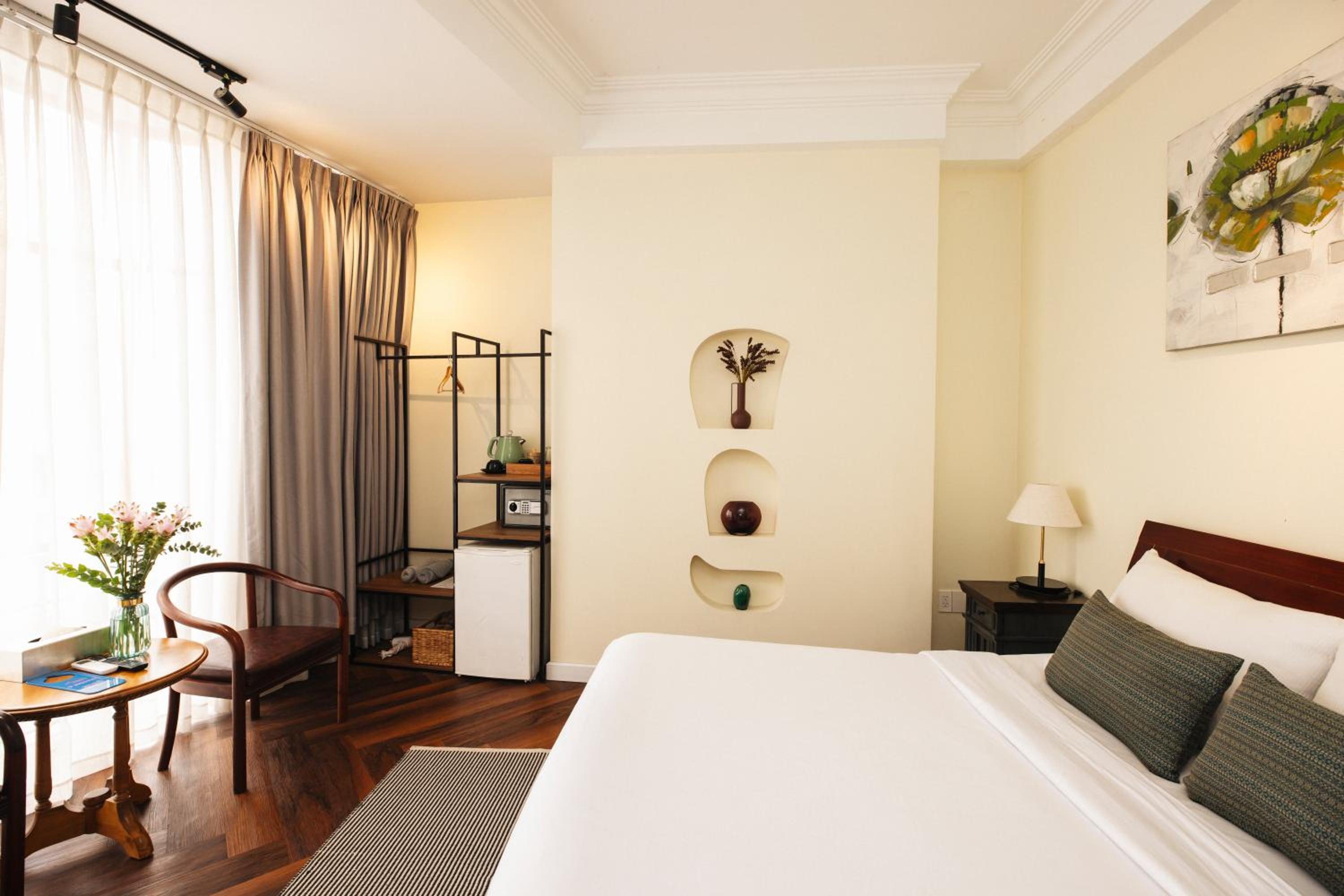 9 Hostel and Suites