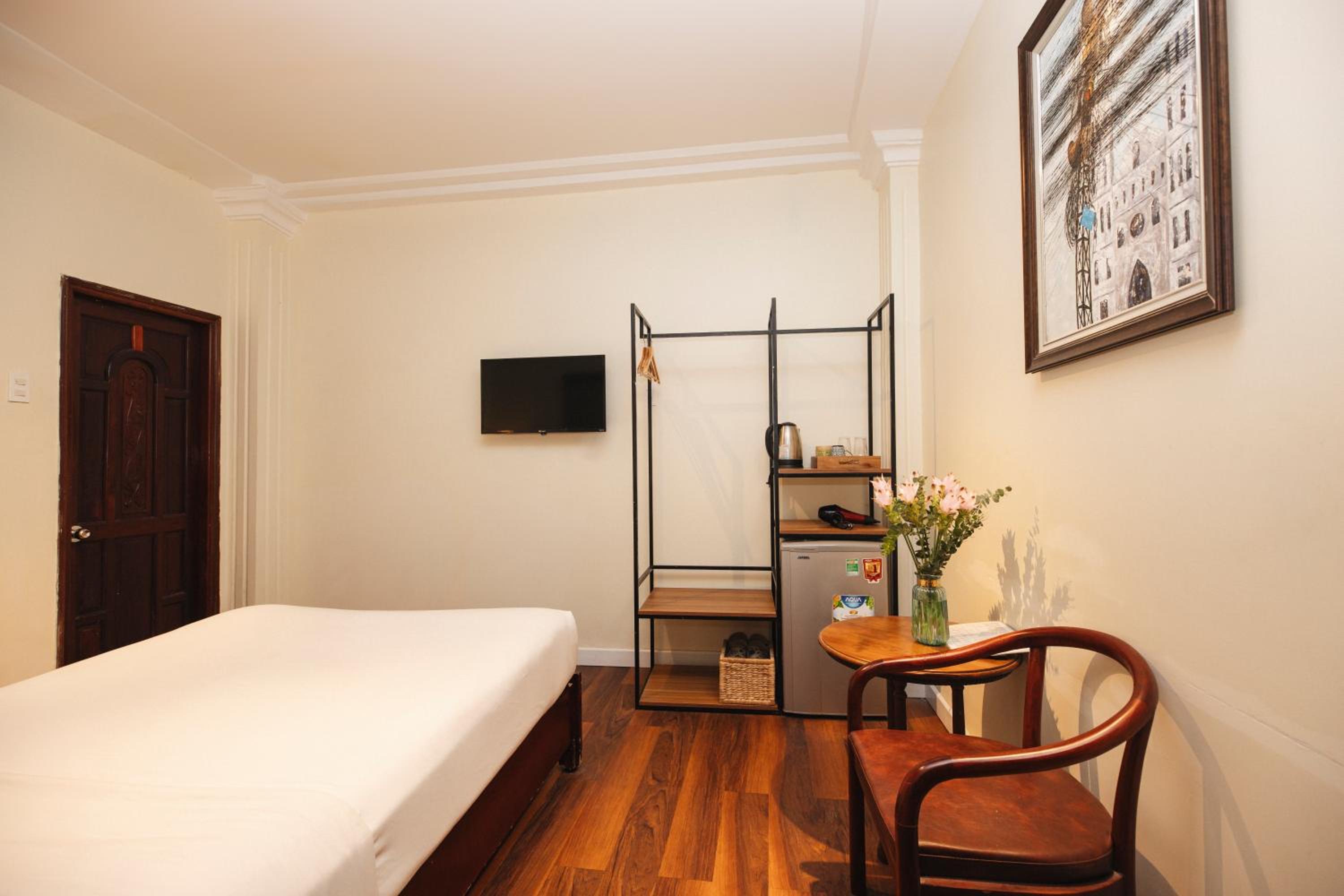 9 Hostel and Suites