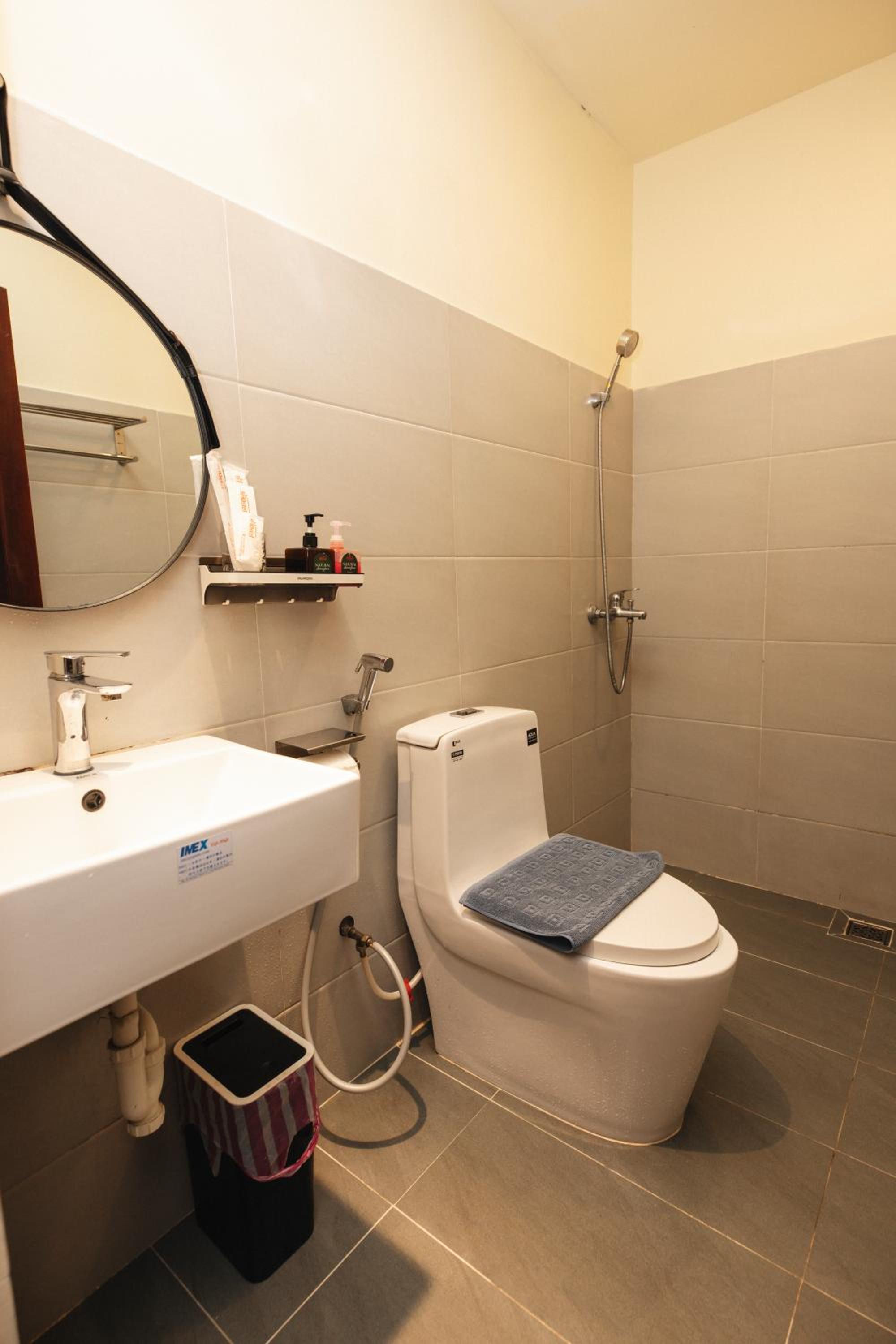 9 Hostel and Suites
