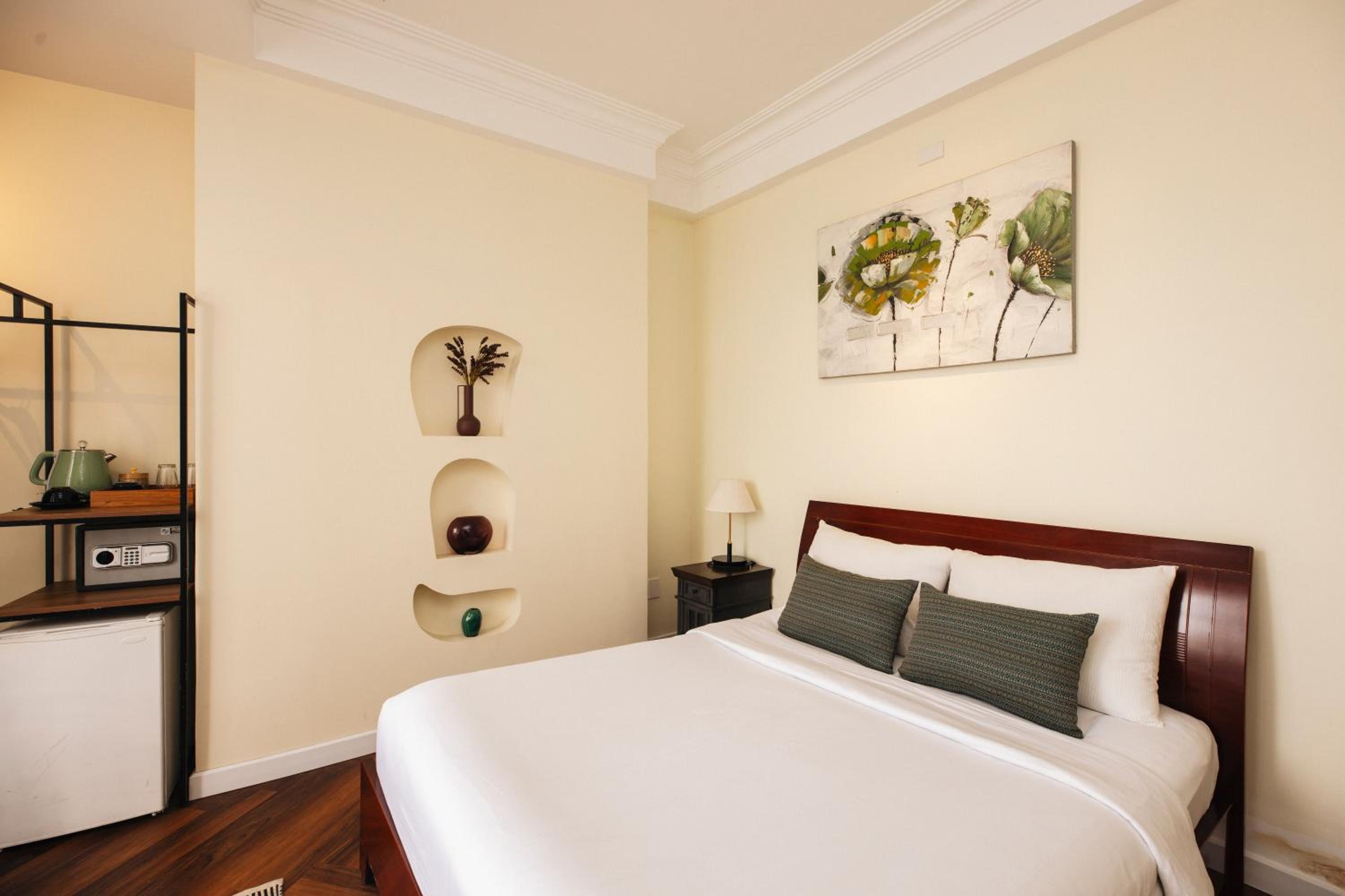 9 Hostel and Suites