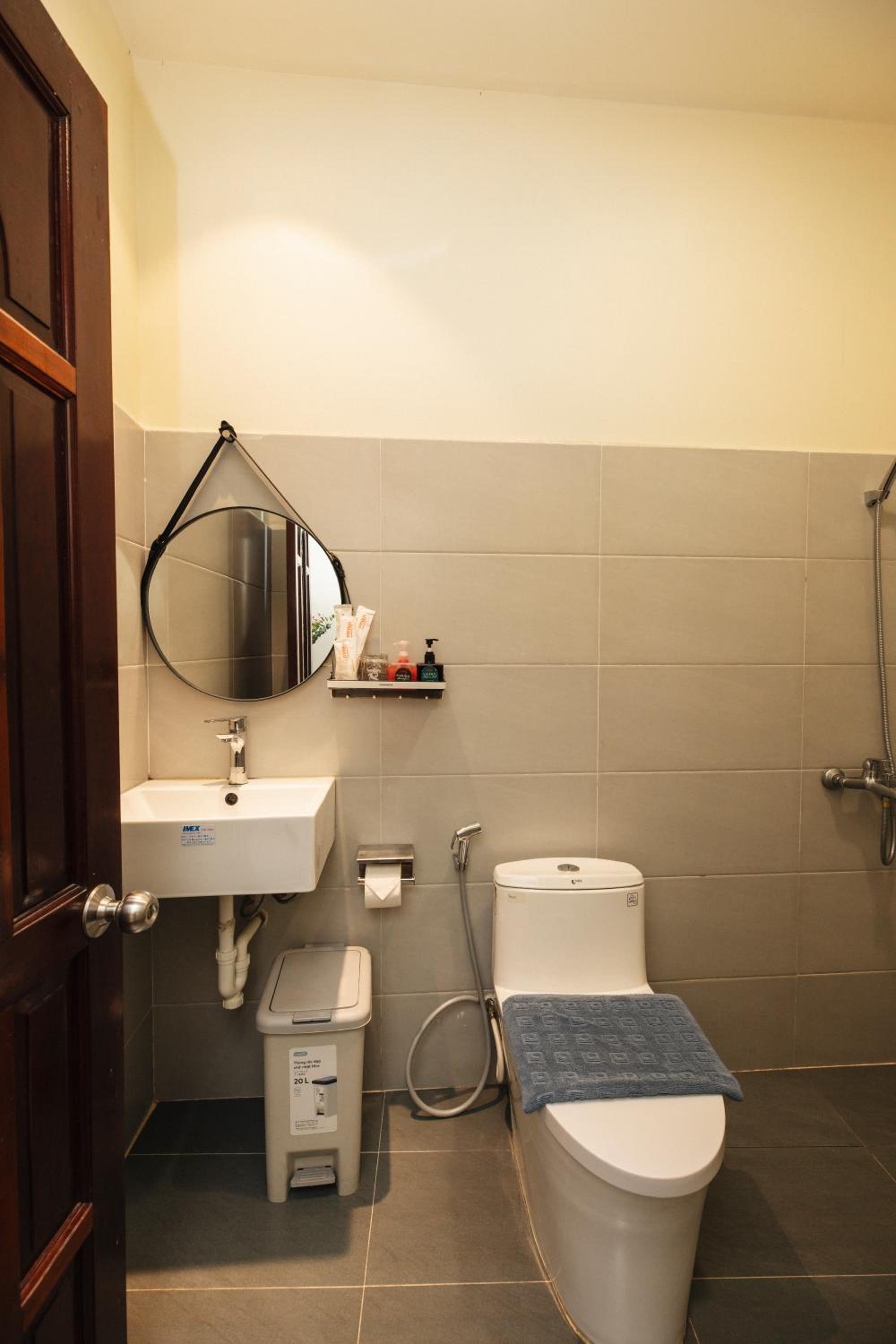 9 Hostel and Suites