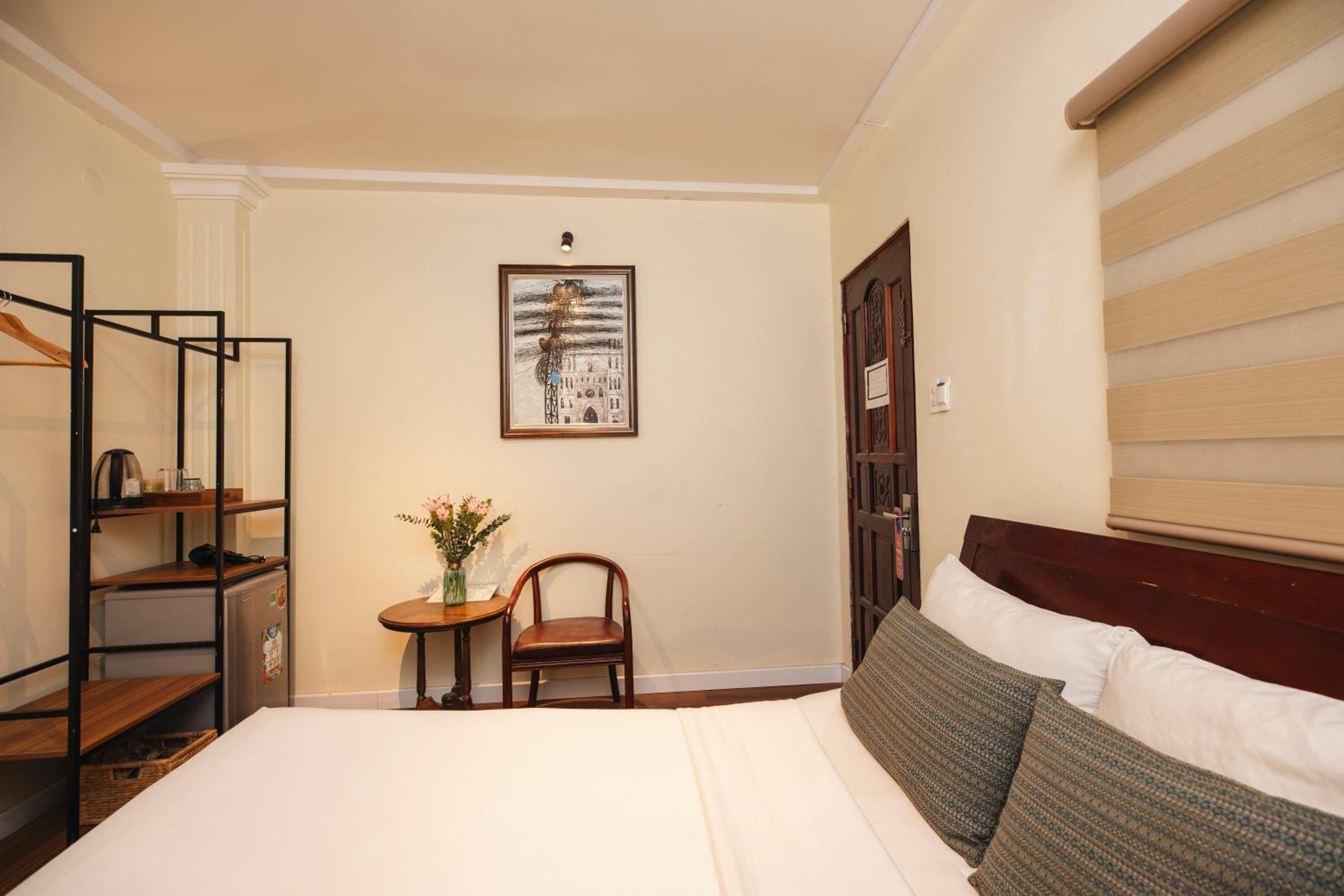 9 Hostel and Suites