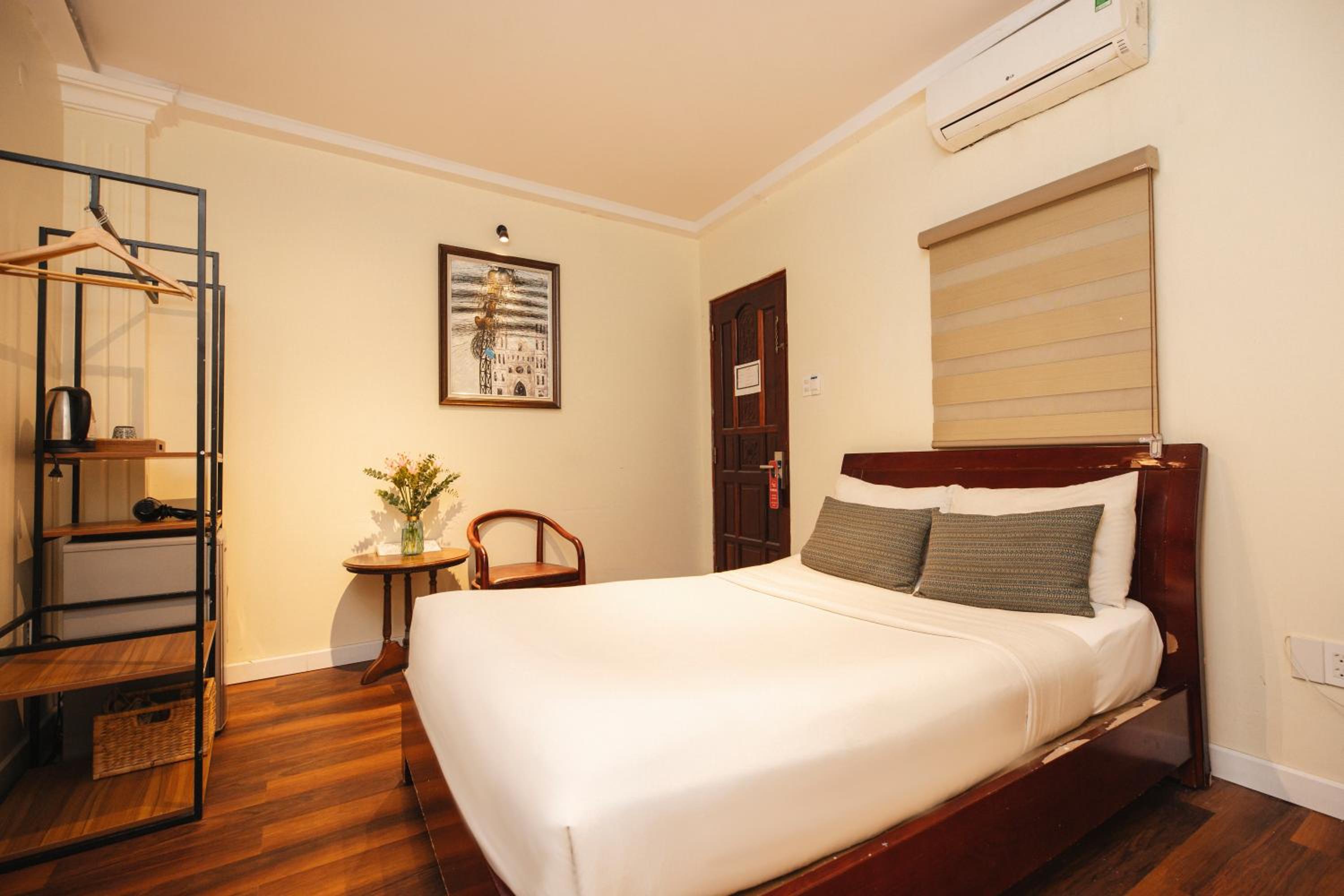 9 Hostel and Suites