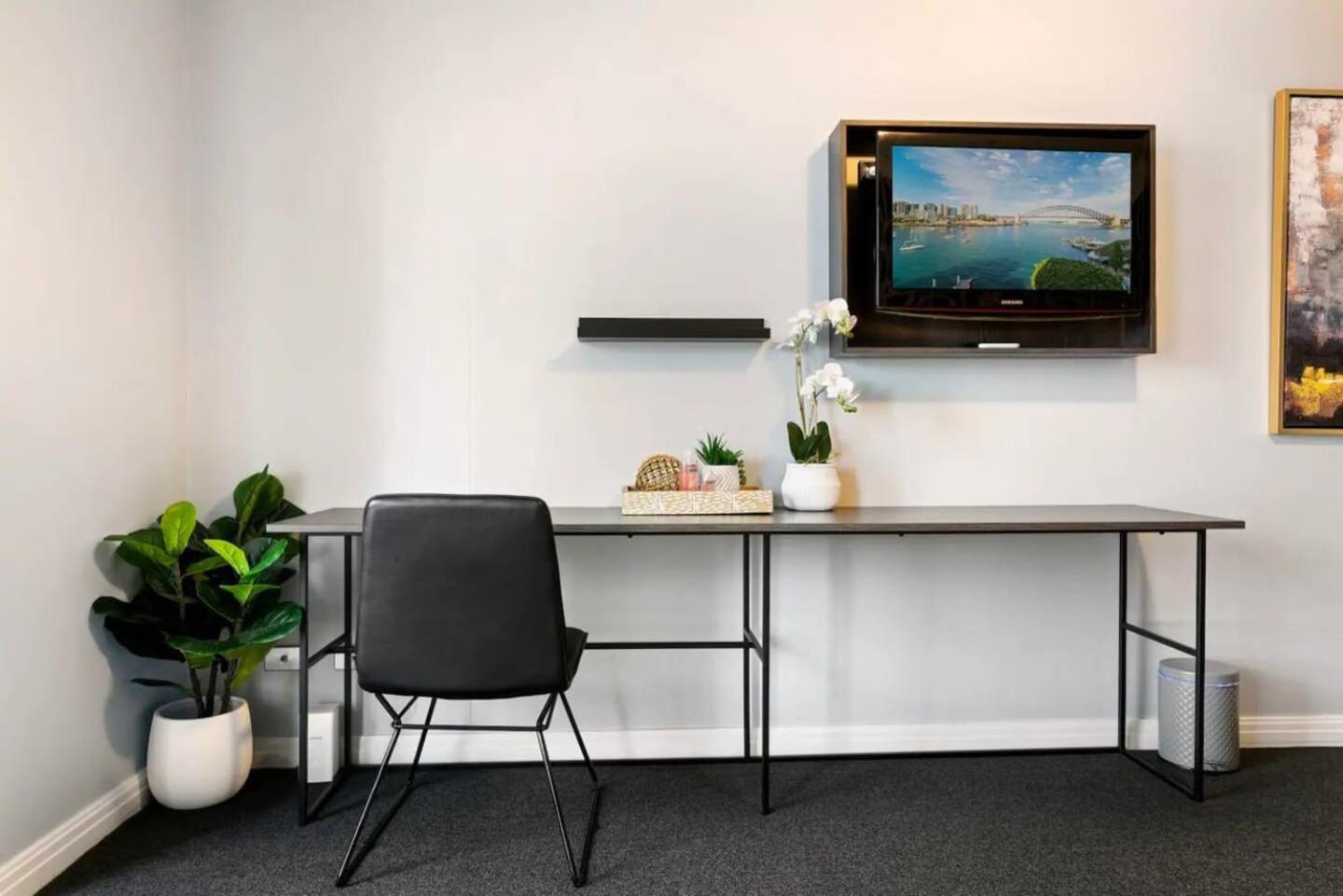 KozyGuru | Sydney CBD | Charming City Studio