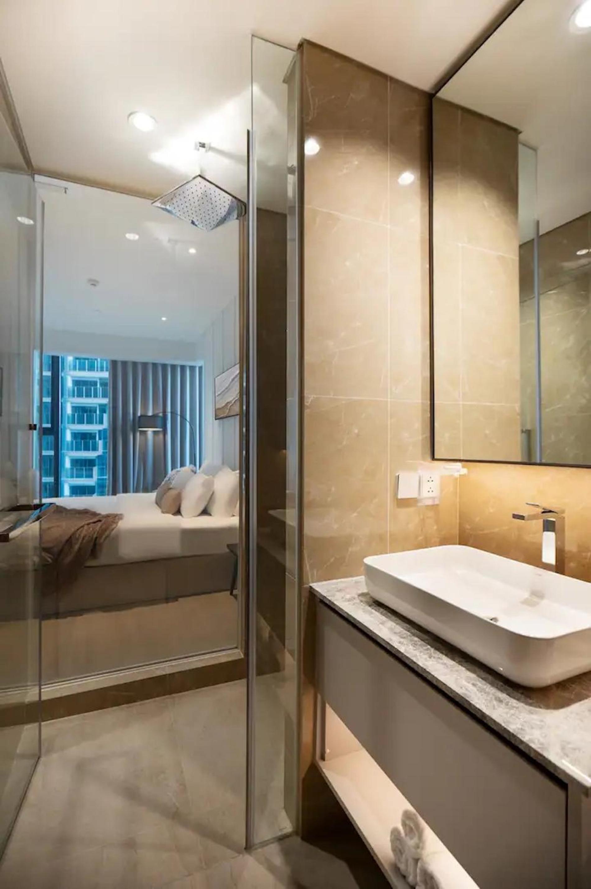 THE METROPOLE -Complex 