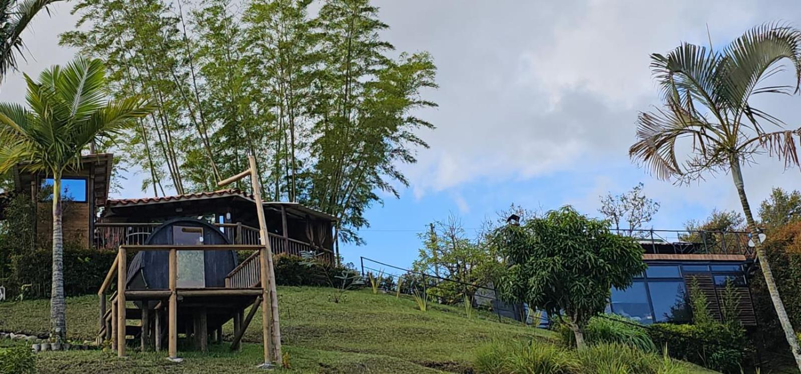 CASA CAMPESTRE MONTECARLO Guatapé- desayuno a pareja