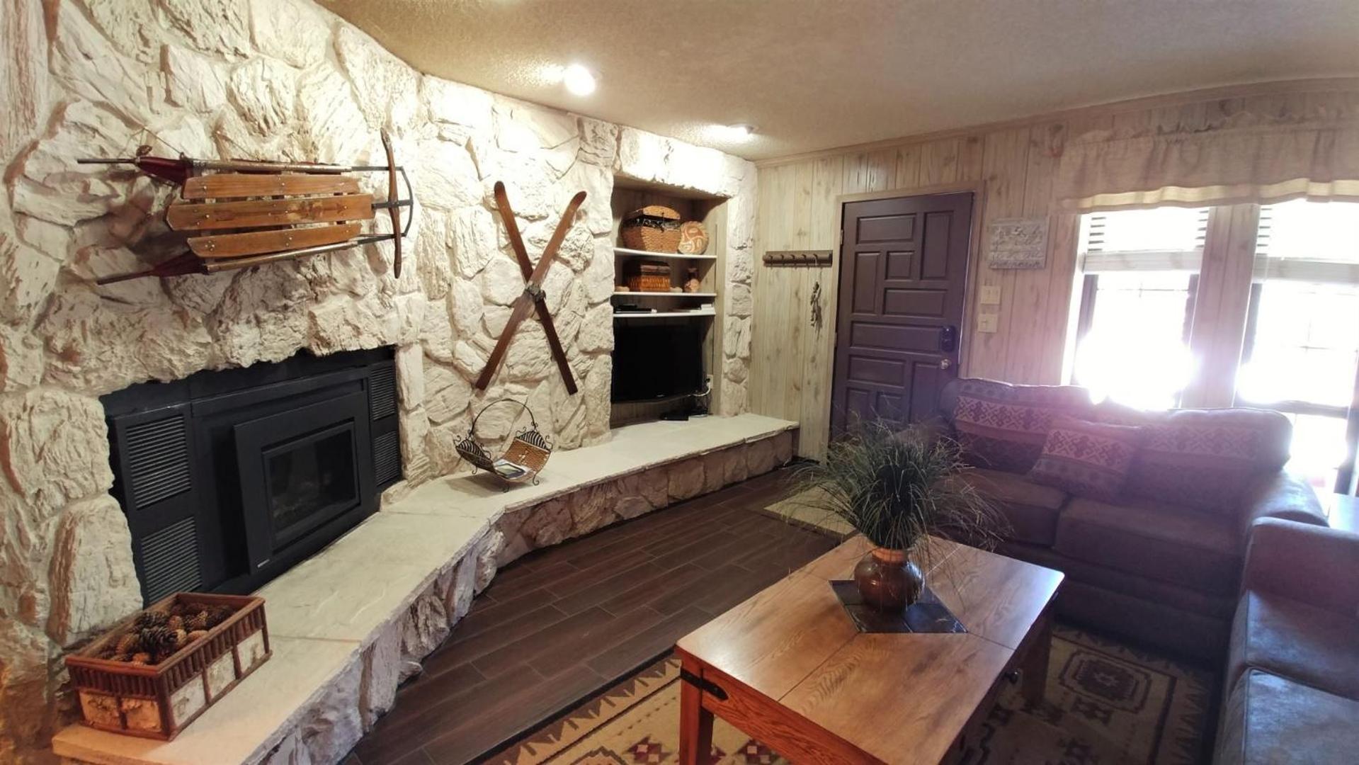 Claim Jumper Townhouse 14 - On The River - Across from the Fishing Ponds - In Town - Near The Ski Area - Fireplace - WiFi - Sate view 4