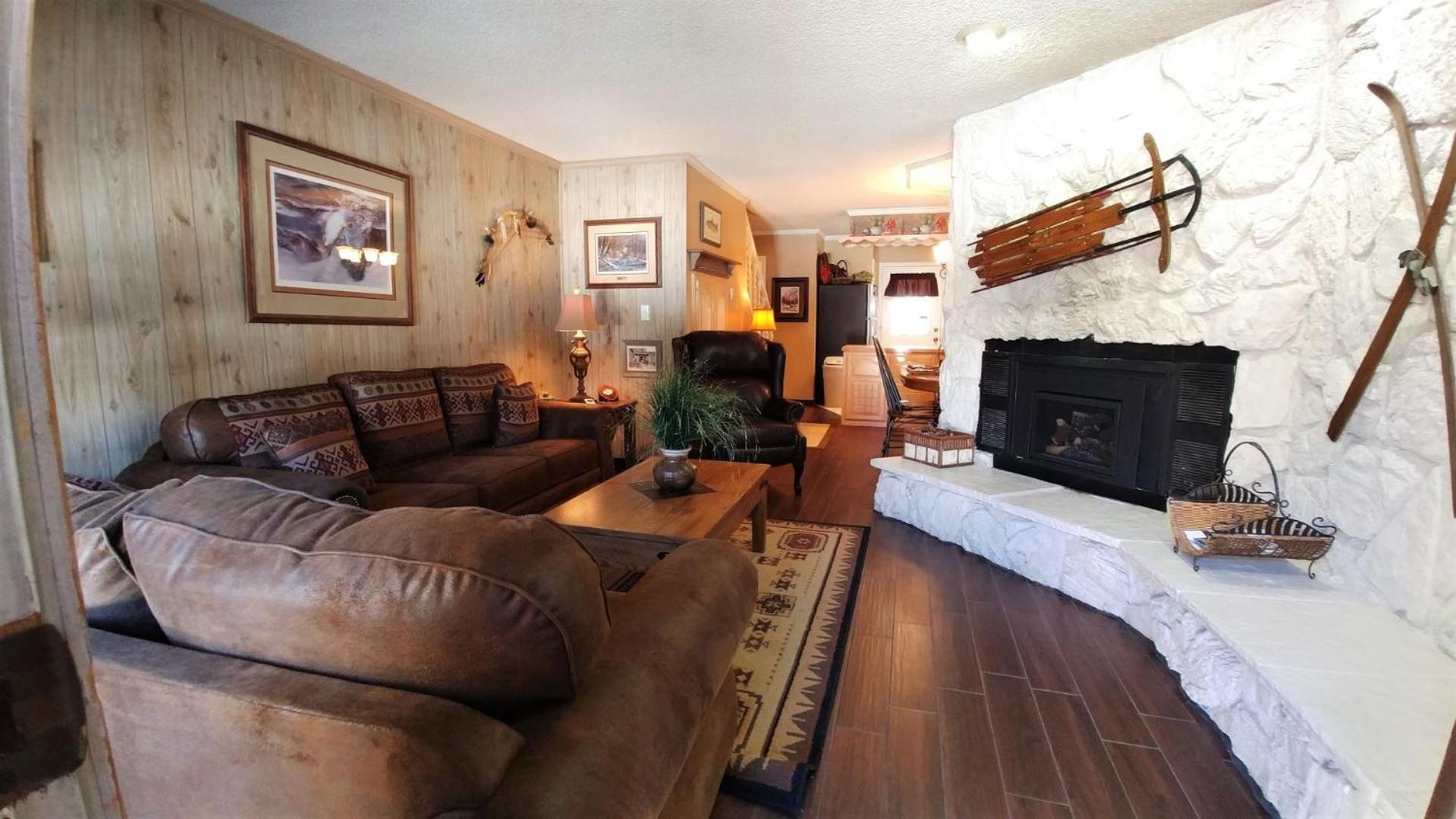 Claim Jumper Townhouse 14 - On The River - Across from the Fishing Ponds - In Town - Near The Ski Area - Fireplace - WiFi - Sate view 3