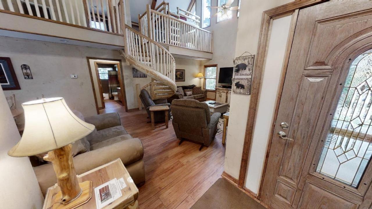 Creekside Cabin - Pet Friendly - WiFi - Washer - Dryer - Grill - Fenced Yard - Fireplace view 2
