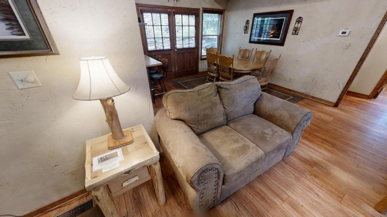 Creekside Cabin - Pet Friendly - WiFi - Washer - Dryer - Grill - Fenced Yard - Fireplace view 5