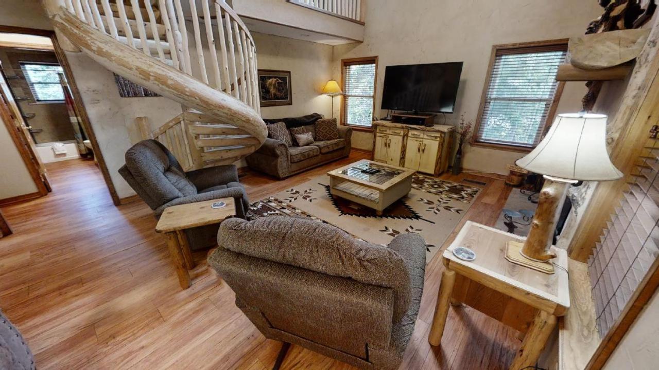 Creekside Cabin - Pet Friendly - WiFi - Washer - Dryer - Grill - Fenced Yard - Fireplace view 4
