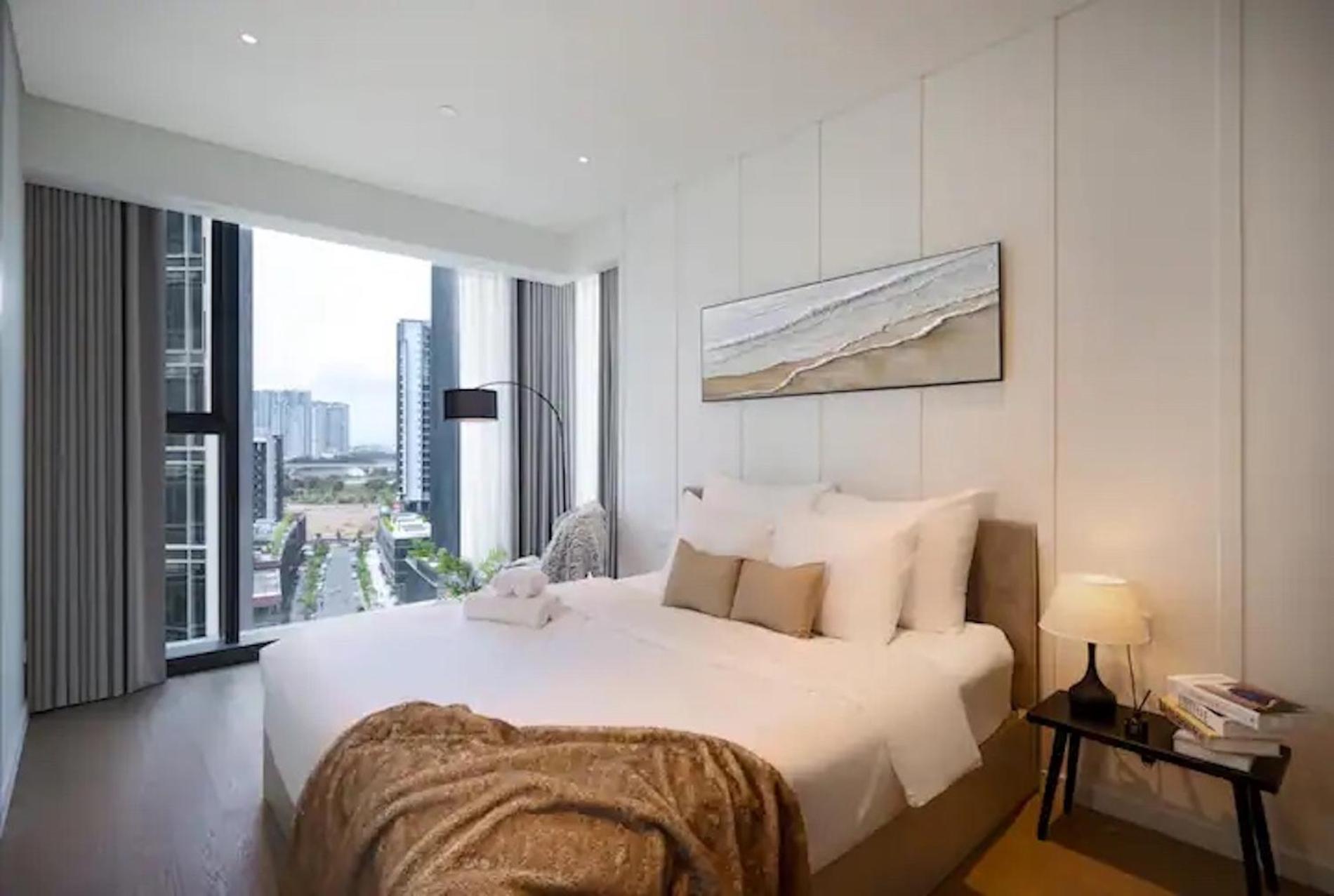 THE METROPOLE -Complex 