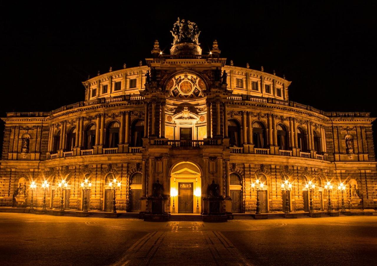Dresden-Entspannung-Natur-trifft-2-Städte-am-Fluss