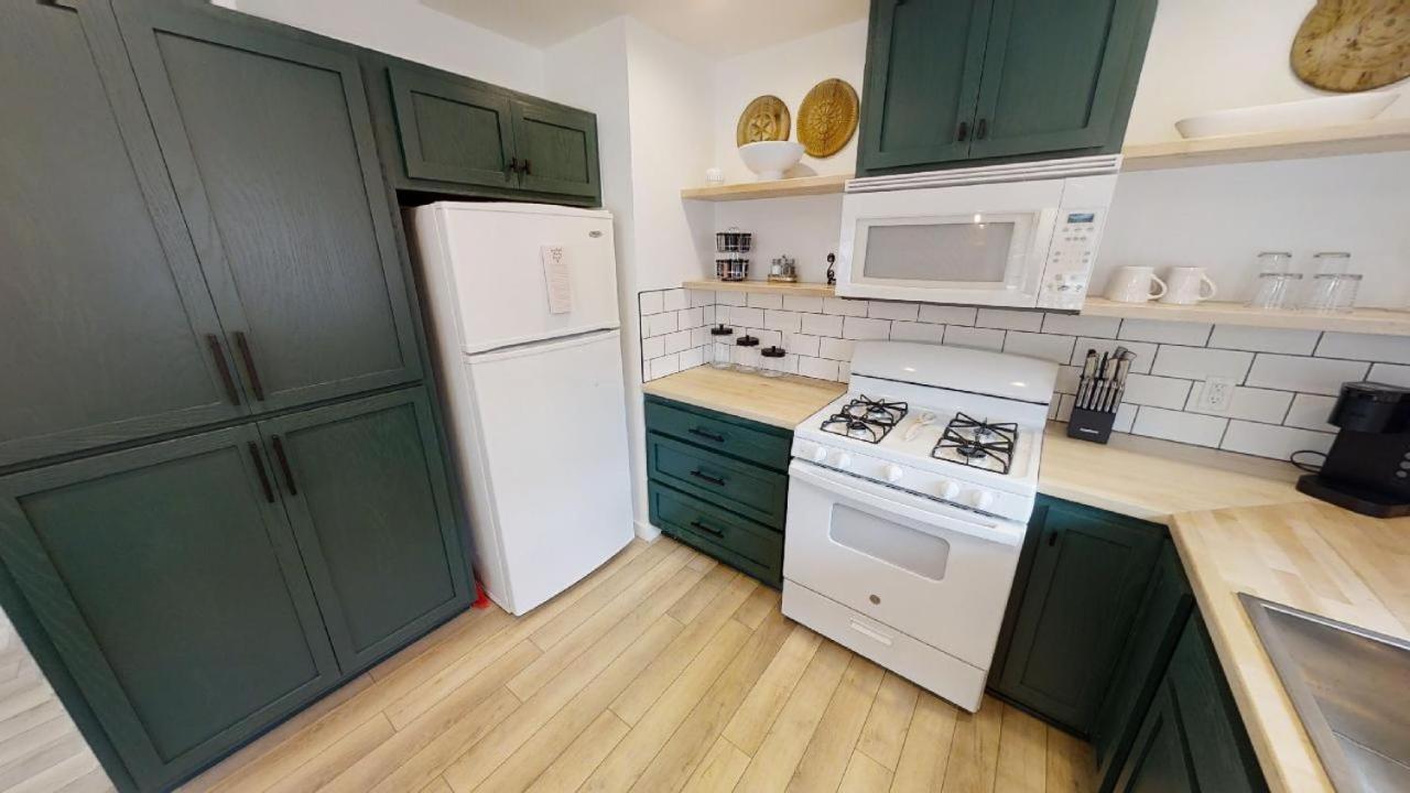 Das Hartmann Haus - WiFi - Washer - Dryer - Grill - Fireplace view 3