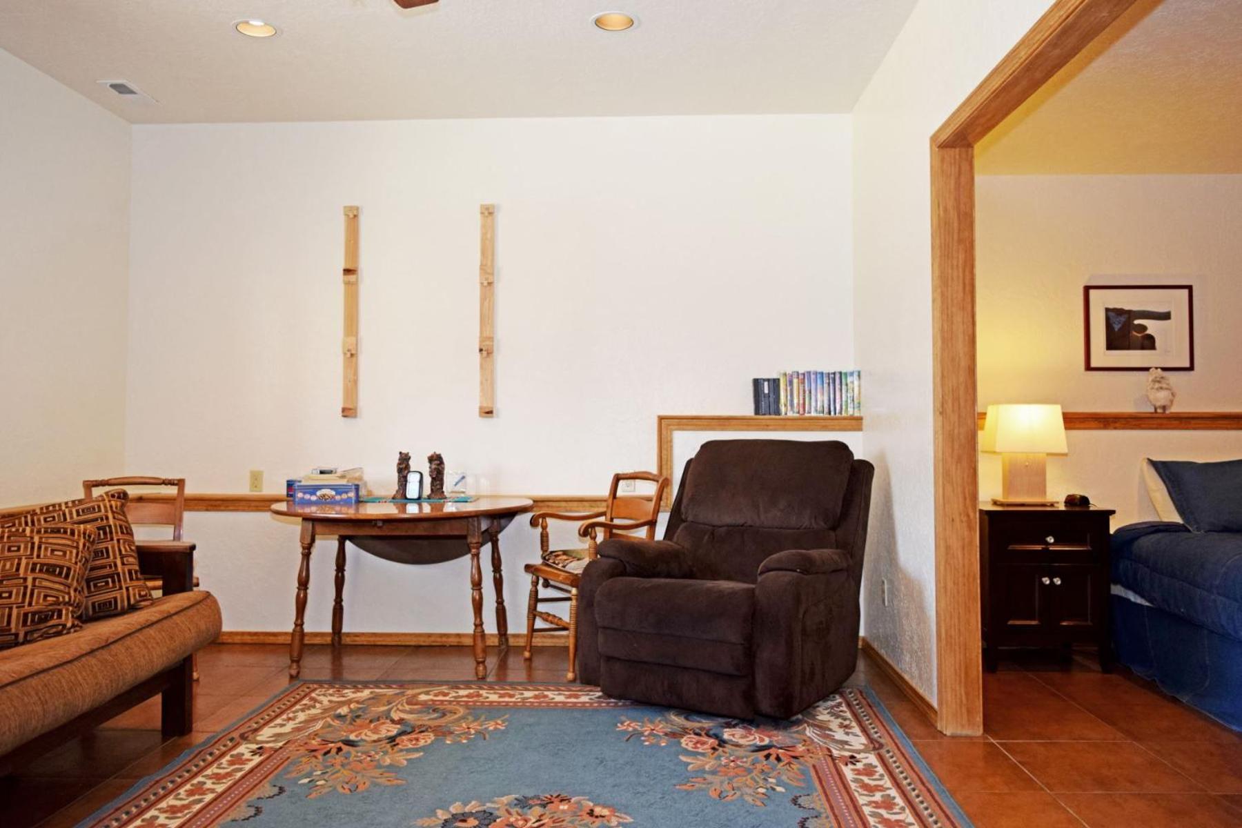 Deer Mountain Lodge - Hot Tub - WiFi - Washer - Dryer - Fireplace view 3