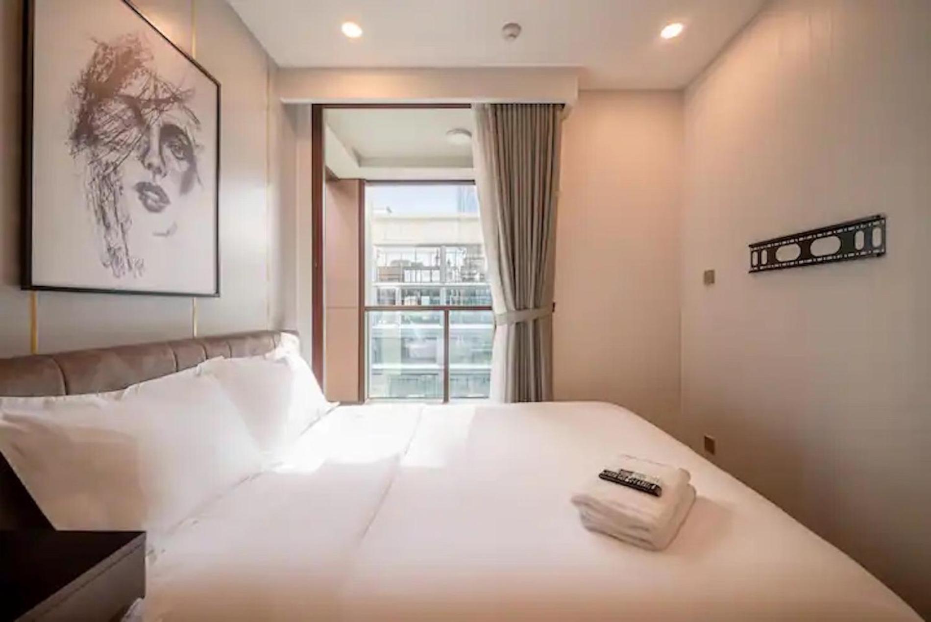 THE METROPOLE -Complex 