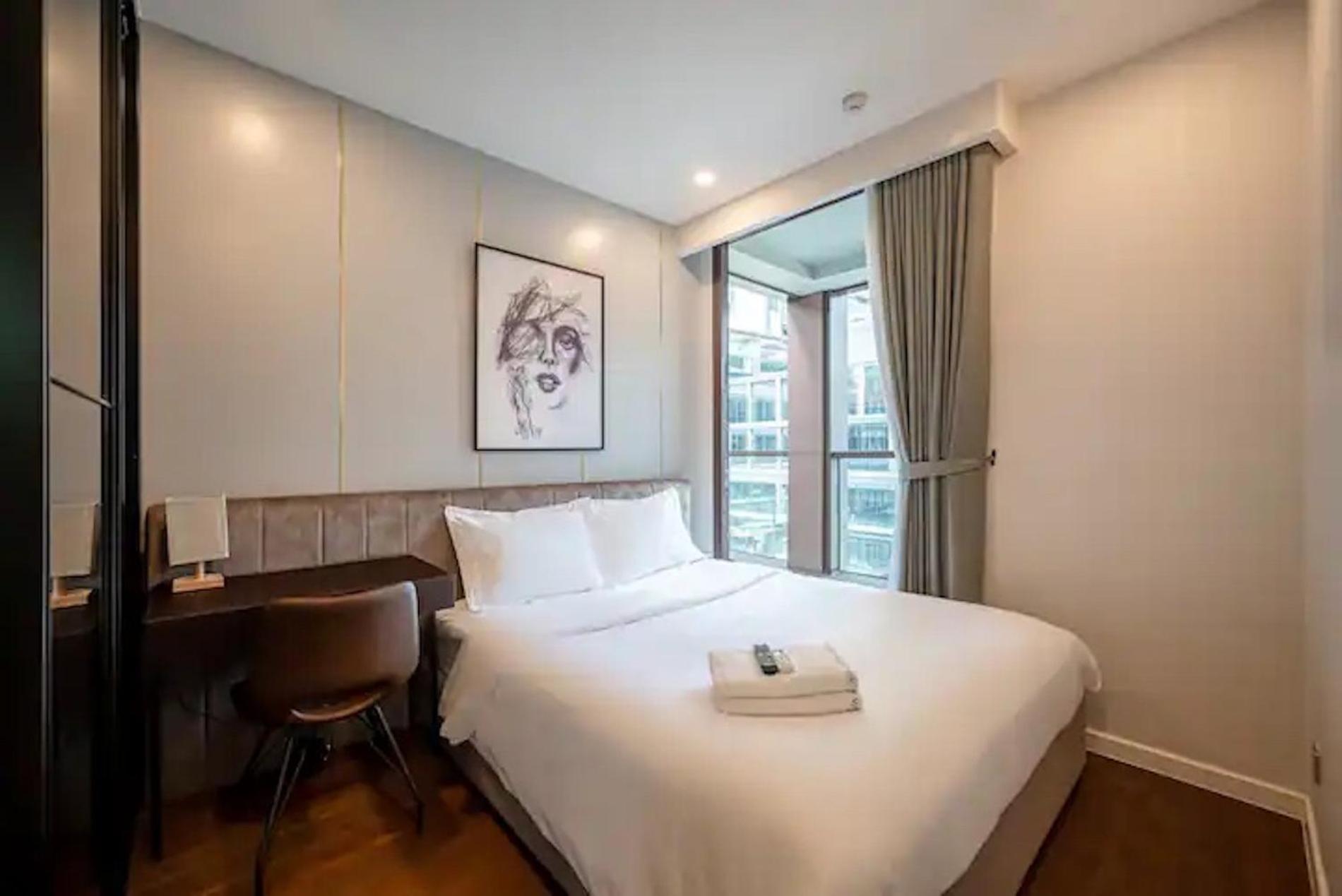 THE METROPOLE -Complex 