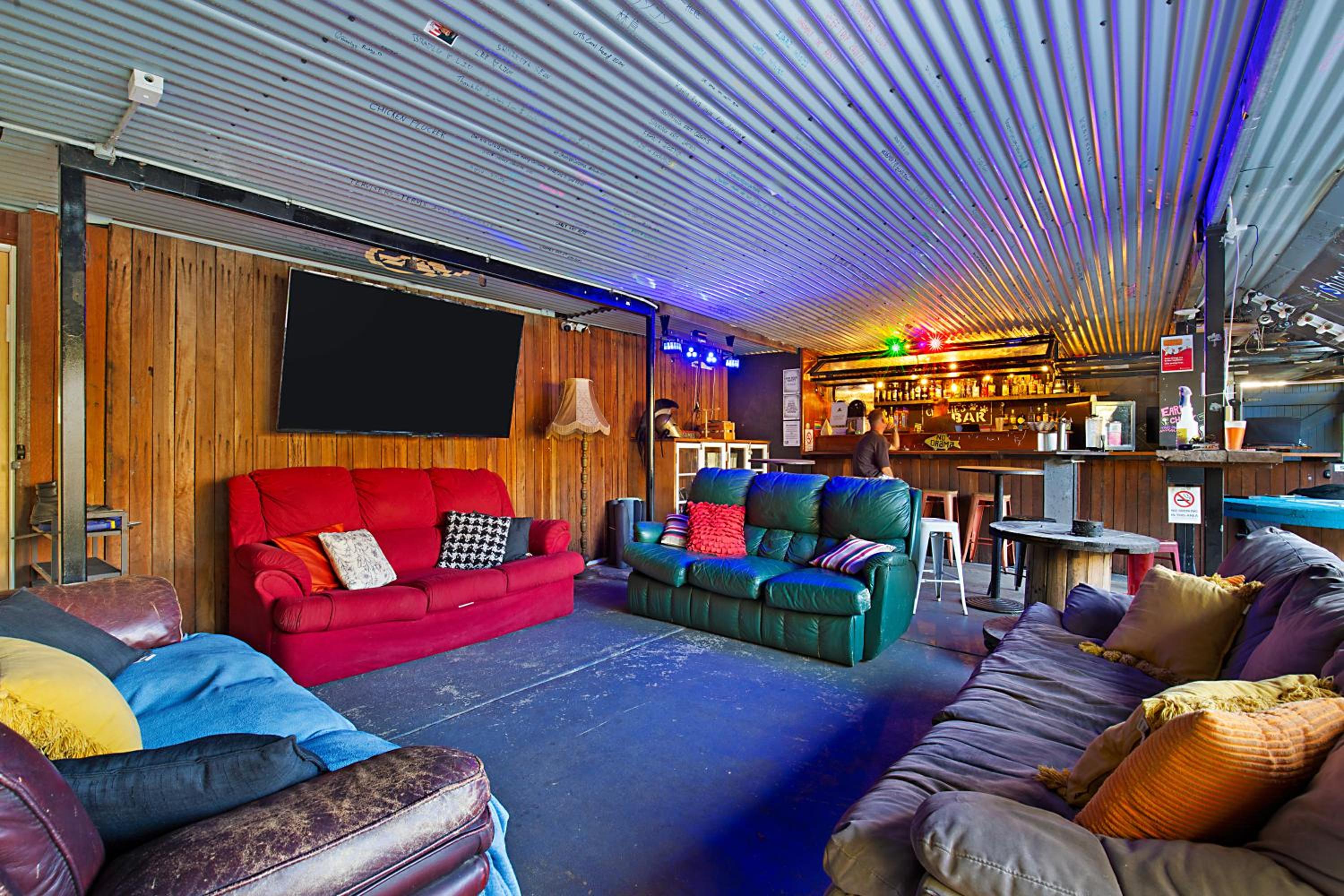 Gladstone Backpackers