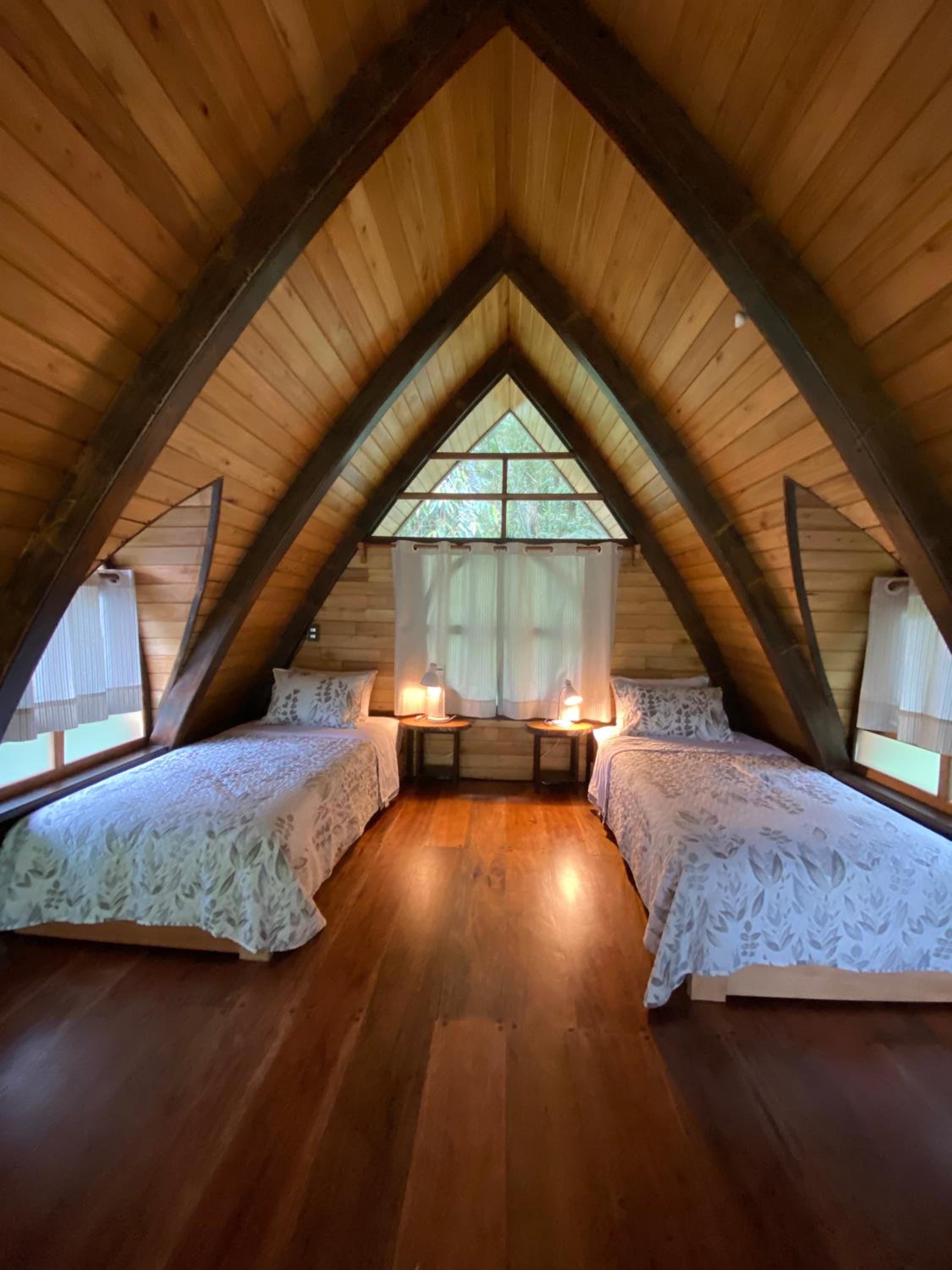 Sacha Urco Lodge -Private Cloud Forest Reserve in Mindo- 4x4 recommended March-April