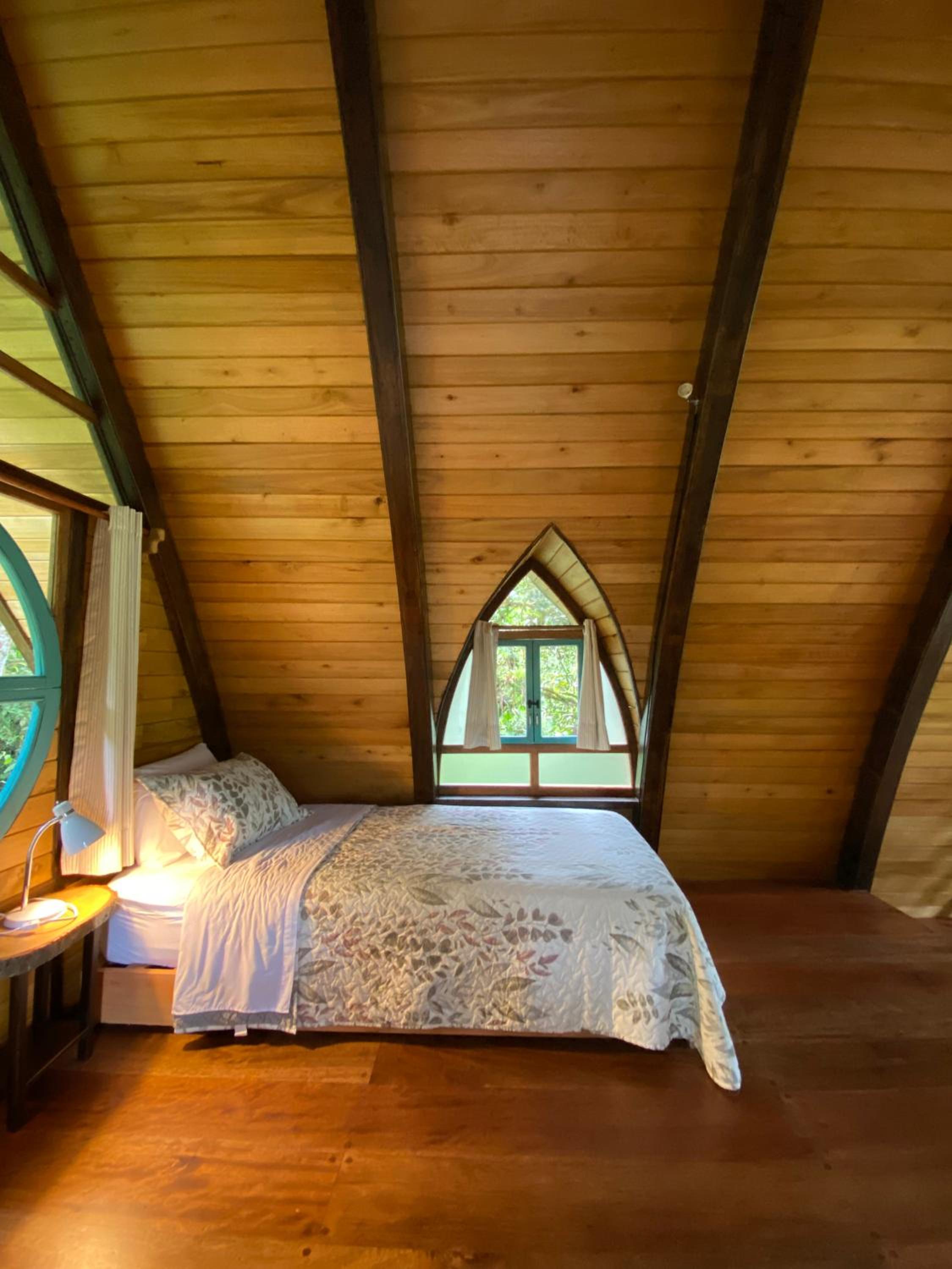 Sacha Urco Lodge -Private Cloud Forest Reserve in Mindo- 4x4 recommended March-April