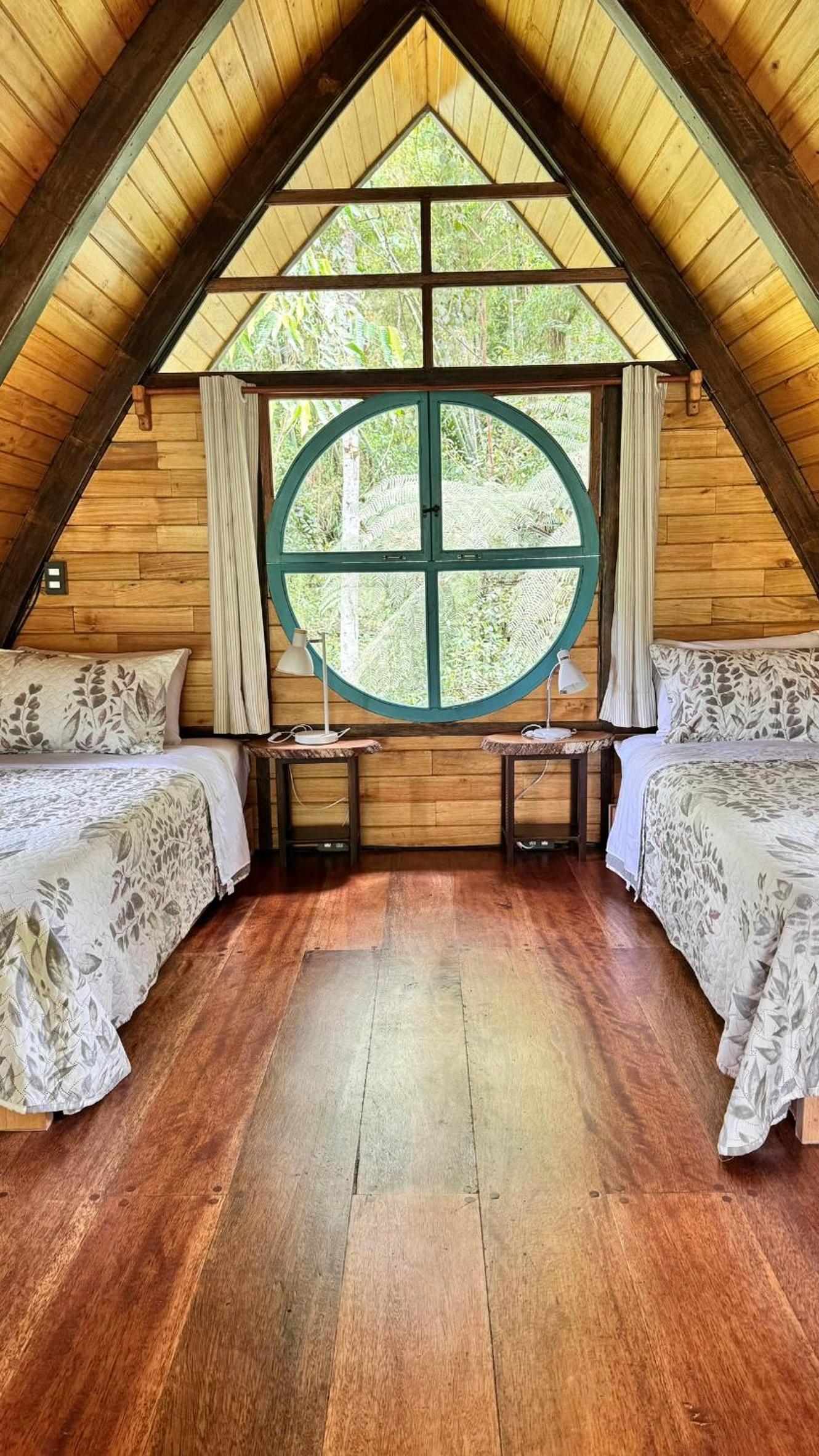 Sacha Urco Lodge -Private Cloud Forest Reserve in Mindo- 4x4 recommended March-April