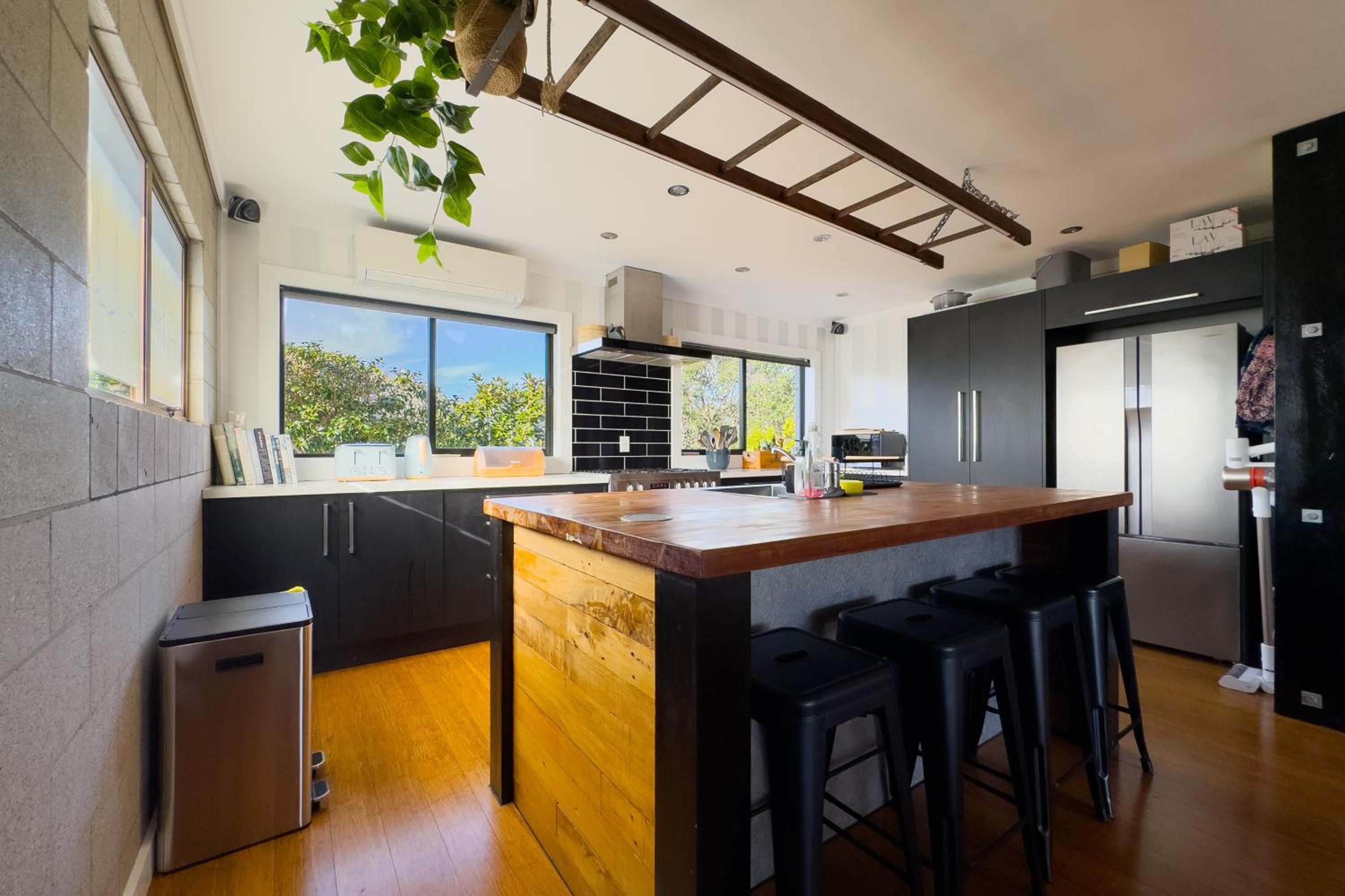 Elegant House Where you Call it Home in Northcote view 3
