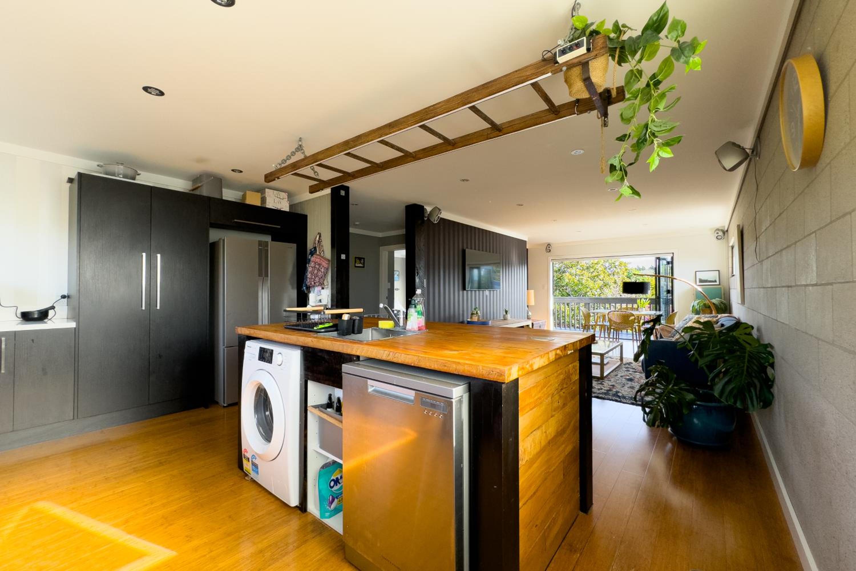 Elegant House Where you Call it Home in Northcote view 4
